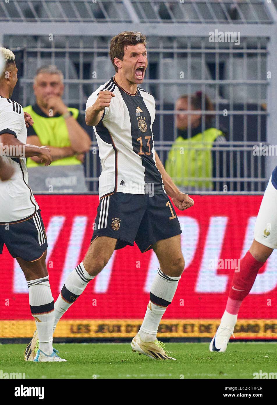Thomas Müller, Mueller, DFB 13 punteggi, tiri goal , Tor, Treffer, Torschuss, 1-0, celebra il suo obiettivo, Happy, ridi, festeggia, nella partita amichevole GERMANIA - FRANCIA 2-1 DEUTSCHLAND - FRANKREICH 2-1 preparazione per i Campionati europei 2024 in Germania, stagione 2023/2024, il 12 settembre 2023 a Dortmund, Germania. © Peter Schatz / Alamy Live News Foto Stock
