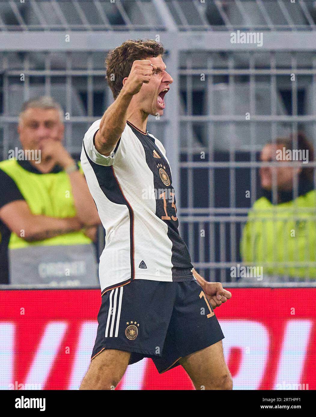 Thomas Müller, Mueller, DFB 13 punteggi, tiri goal , Tor, Treffer, Torschuss, 1-0, celebra il suo obiettivo, Happy, ridi, festeggia, nella partita amichevole GERMANIA - FRANCIA 2-1 DEUTSCHLAND - FRANKREICH 2-1 preparazione per i Campionati europei 2024 in Germania, stagione 2023/2024, il 12 settembre 2023 a Dortmund, Germania. © Peter Schatz / Alamy Live News Foto Stock