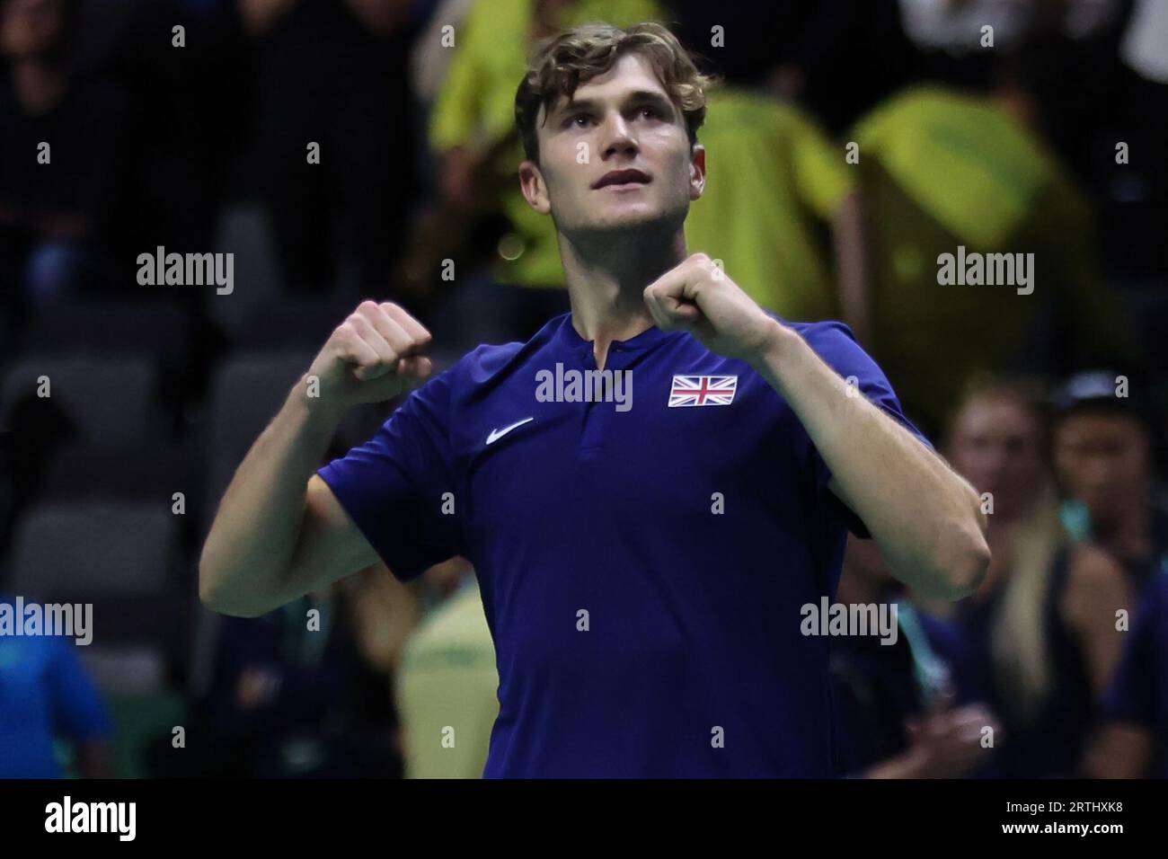 AO Arena, Manchester, Lancashire, Regno Unito. 12 settembre 2023. Jack Draper (GBR) celebra la vittoria della partita contro Thanasi Kokkinakis (AUS) durante la fase a gironi delle finali di Coppa Davis 2023 tra Australia e Gran Bretagna credito: Touchlinepics/Alamy Live News Foto Stock