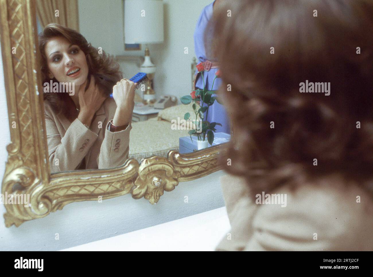 Miss America 1980 Cheryl Prewitt controlla i capelli e il trucco in un hotel a Manhattan. Ora è un'evangelista cristiana, autrice e musicista. E' dal Mississippi. Foto Stock