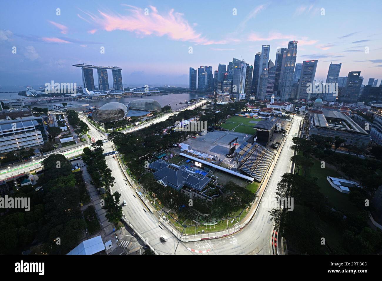 Singapore. 13 settembre 2023. Questa foto scattata il 13 settembre 2023 mostra la vista generale del circuito di Marina Bay Street per il prossimo Gran Premio di F1 di Singapore a Singapore. Crediti: Poi Chih Wey/Xinhua/Alamy Live News Foto Stock