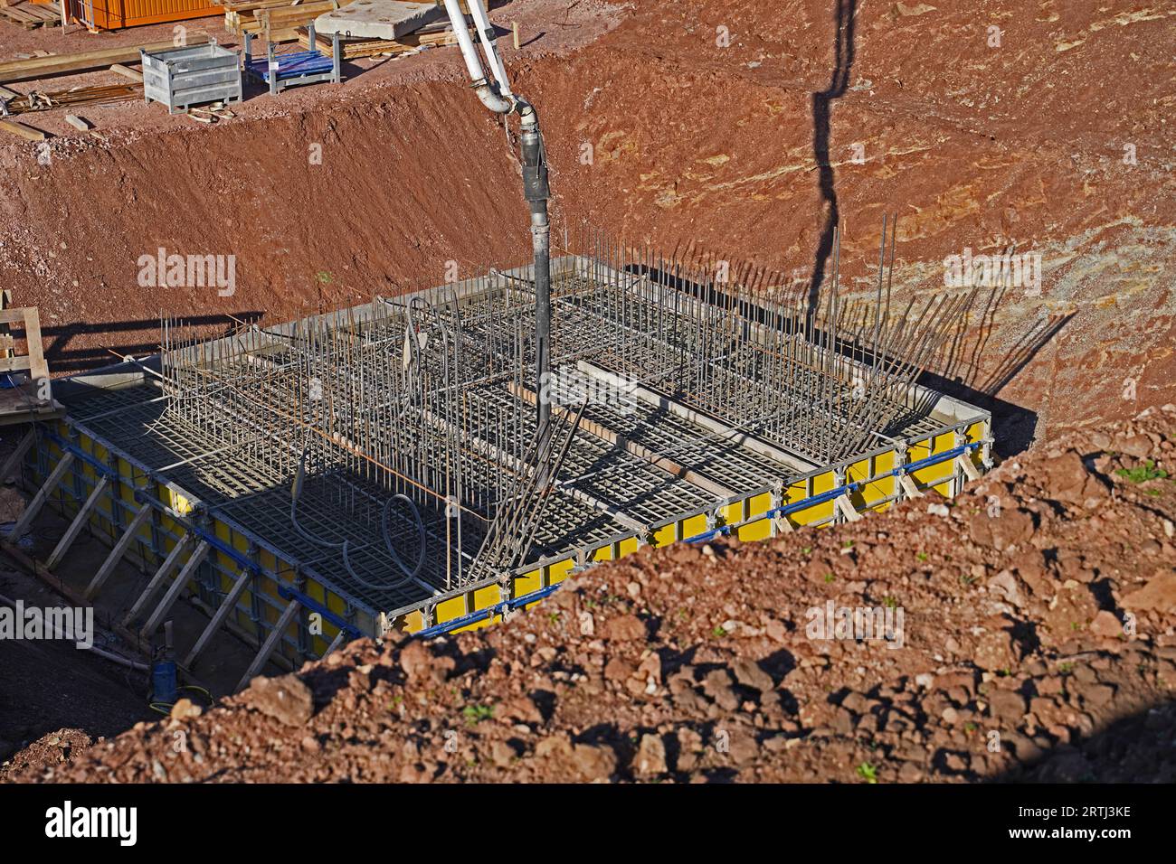 Lavori in calcestruzzo presso il cantiere di ponti in Sassonia-Anhalt, Germania Foto Stock