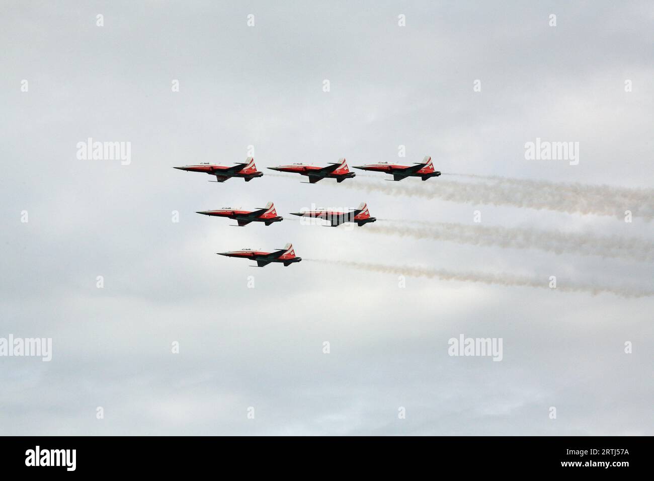 Squadrone acrobatico Patrouille Suisse durante l'addestramento a Wangen, Lachen sul lago di Zurigo, in Svizzera. Formazione Delta Foto Stock