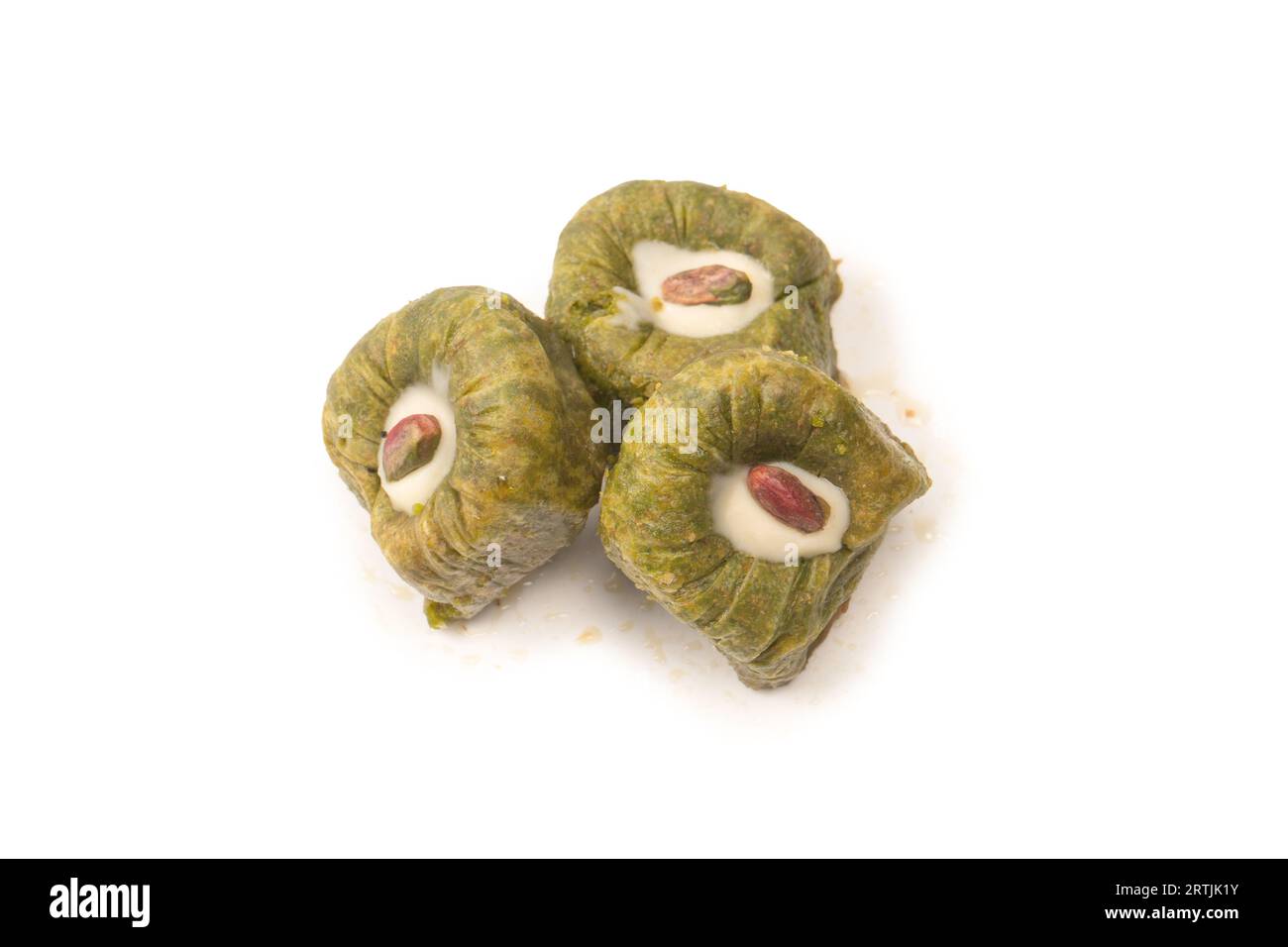 Baklava al pistacchio turco isolata su sfondo bianco. Foto Stock