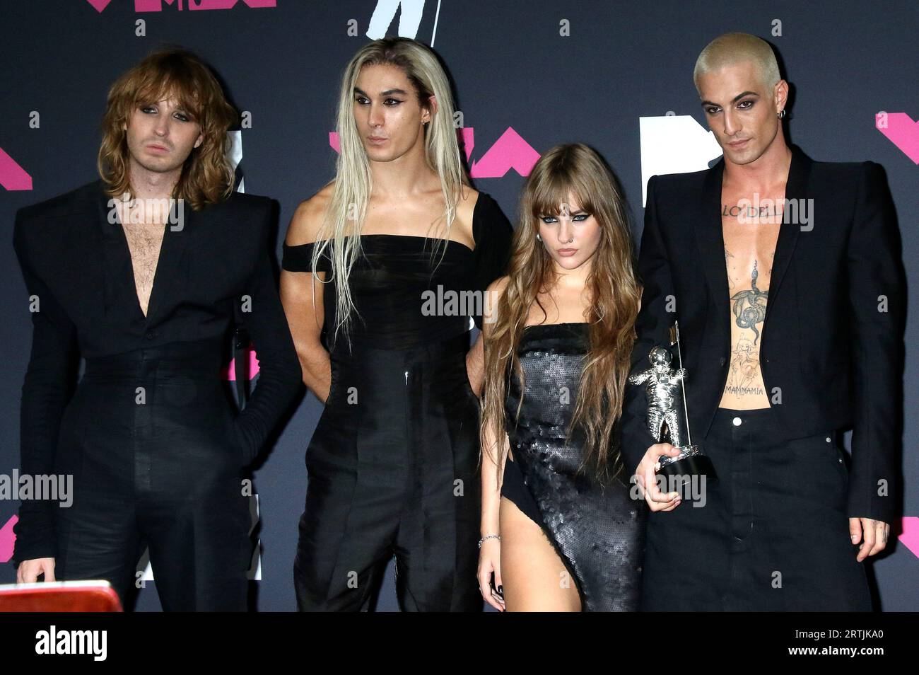 Thomas raggi, Ethan Torchio, Damiano David e Victoria De Angelis von Maneskin bei der Verleihung der MTV Video Music Awards 2022 im Prudential Center. Newark, 12.09.2023 anni Foto Stock