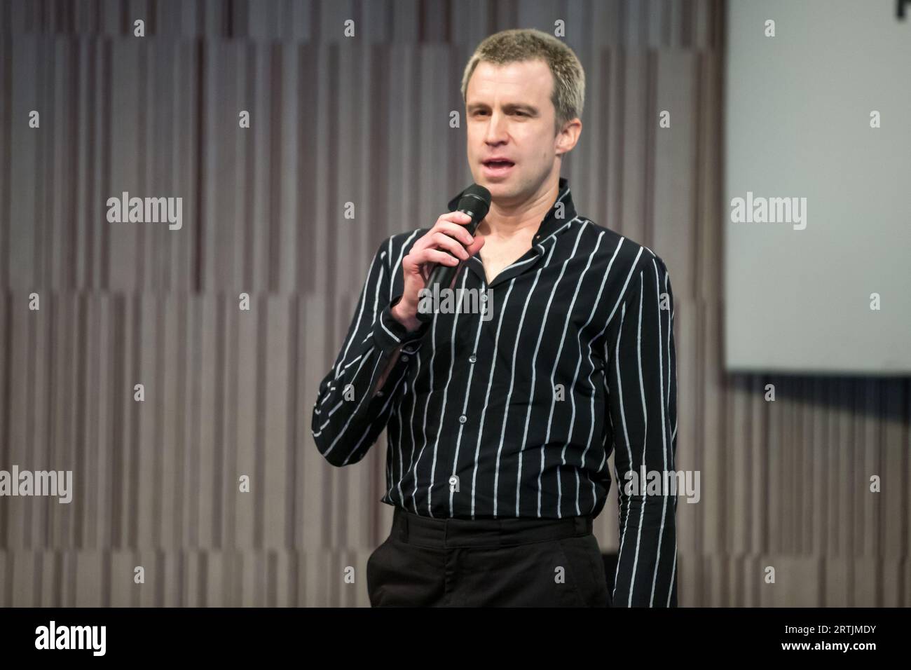 Gavin Creel si esibisce durante la cerimonia di taglio del nastro per il Perelman Performing Arts Center a Lower Manhattan, New York, il 13 settembre 2023. Il centro delle arti dello spettacolo, costruito al Ground zero a Lower Manhattan, dovrebbe aprire il 19 settembre 2023, con il primo di cinque concerti incentrati sul tema del rifugio. Credito: Brazil Photo Press/Alamy Live News Foto Stock