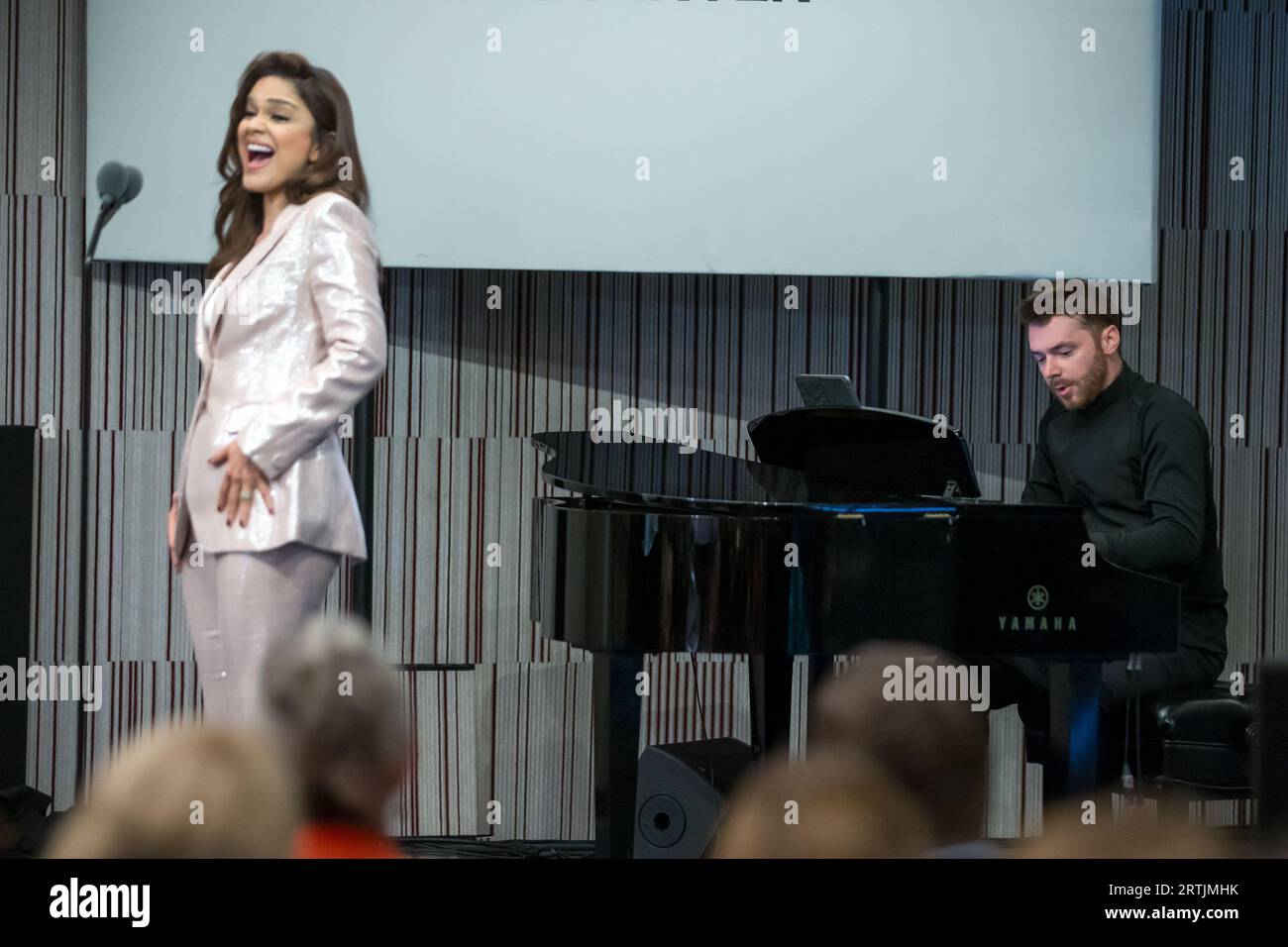Il soprano Larisa Martinez si esibisce durante la cerimonia di taglio del nastro per il Perelman Performing Arts Center a Lower Manhattan, New York, il 13 settembre 2023. Il centro delle arti dello spettacolo, costruito al Ground zero a Lower Manhattan, dovrebbe aprire il 19 settembre 2023, con il primo di cinque concerti incentrati sul tema del rifugio. Credito: Brazil Photo Press/Alamy Live News Foto Stock