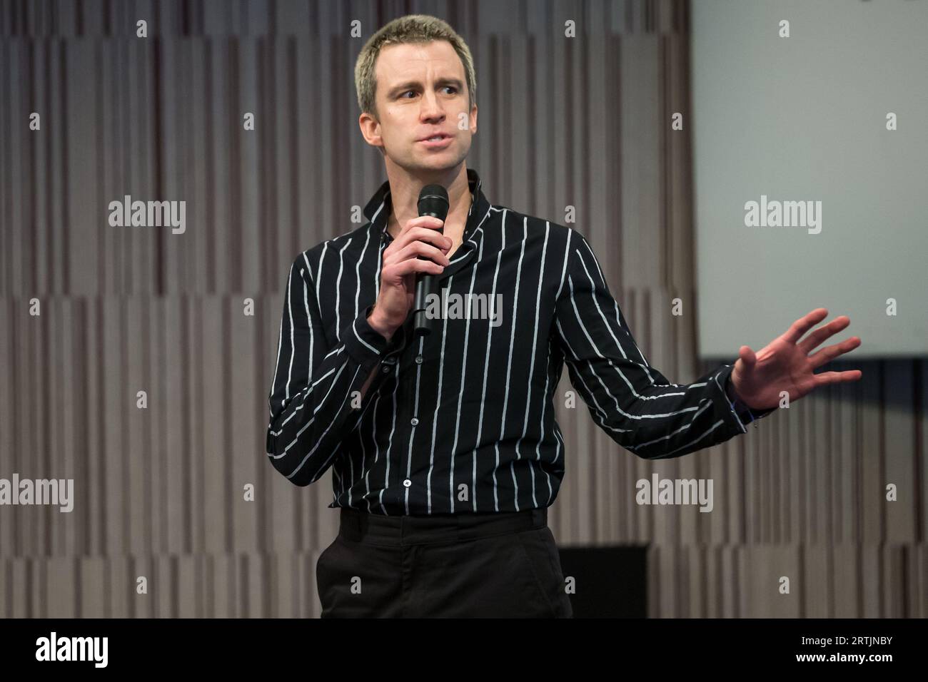 New York City, NY, USA. 13 settembre 2023. Gavin Creel si esibisce durante la cerimonia di taglio del nastro per il Perelman Performing Arts Center a Lower Manhattan, New York, il 13 settembre 2023. Il centro delle arti dello spettacolo, costruito al Ground zero a Lower Manhattan, dovrebbe aprire il 19 settembre 2023, con il primo di cinque concerti incentrati sul tema del rifugio. (Immagine di credito: © William Volcov/ZUMA Press Wire) SOLO USO EDITORIALE! Non per USO commerciale! Foto Stock