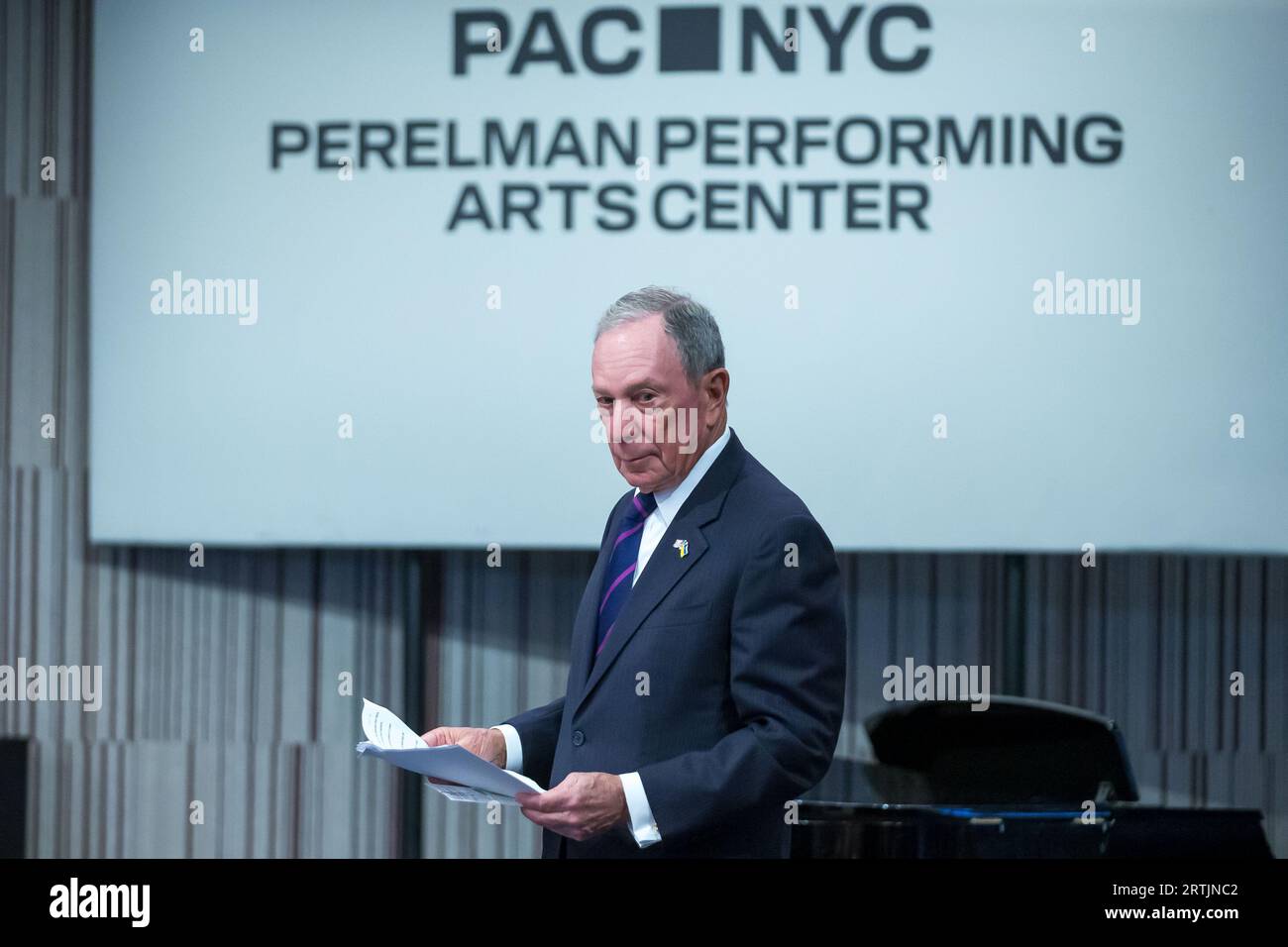 New York City, NY, USA. 13 settembre 2023. L'ex sindaco di New York Michael Bloomberg parla al Perelman Performing Arts Center (PAC NYC) evento stampa di apertura e cerimonia di taglio del nastro il 13 settembre 2023 a New York. Il centro delle arti dello spettacolo, costruito al Ground zero a Lower Manhattan, dovrebbe aprire il 19 settembre 2023, con il primo di cinque concerti incentrati sul tema del rifugio. (Immagine di credito: © William Volcov/ZUMA Press Wire) SOLO USO EDITORIALE! Non per USO commerciale! Foto Stock