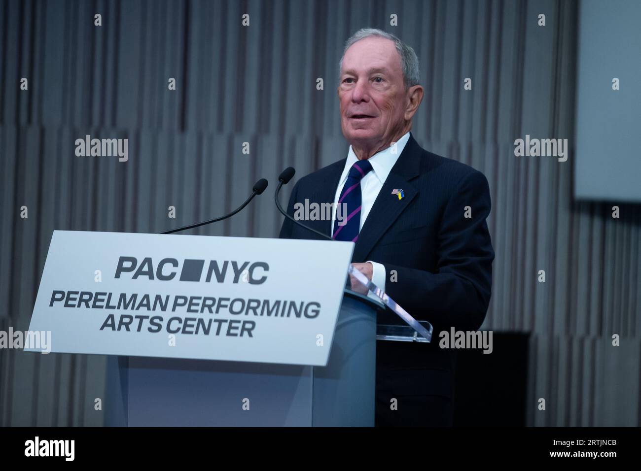 New York City, NY, USA. 13 settembre 2023. L'ex sindaco di New York Michael Bloomberg parla al Perelman Performing Arts Center (PAC NYC) evento stampa di apertura e cerimonia di taglio del nastro il 13 settembre 2023 a New York. Il centro delle arti dello spettacolo, costruito al Ground zero a Lower Manhattan, dovrebbe aprire il 19 settembre 2023, con il primo di cinque concerti incentrati sul tema del rifugio. (Immagine di credito: © William Volcov/ZUMA Press Wire) SOLO USO EDITORIALE! Non per USO commerciale! Foto Stock