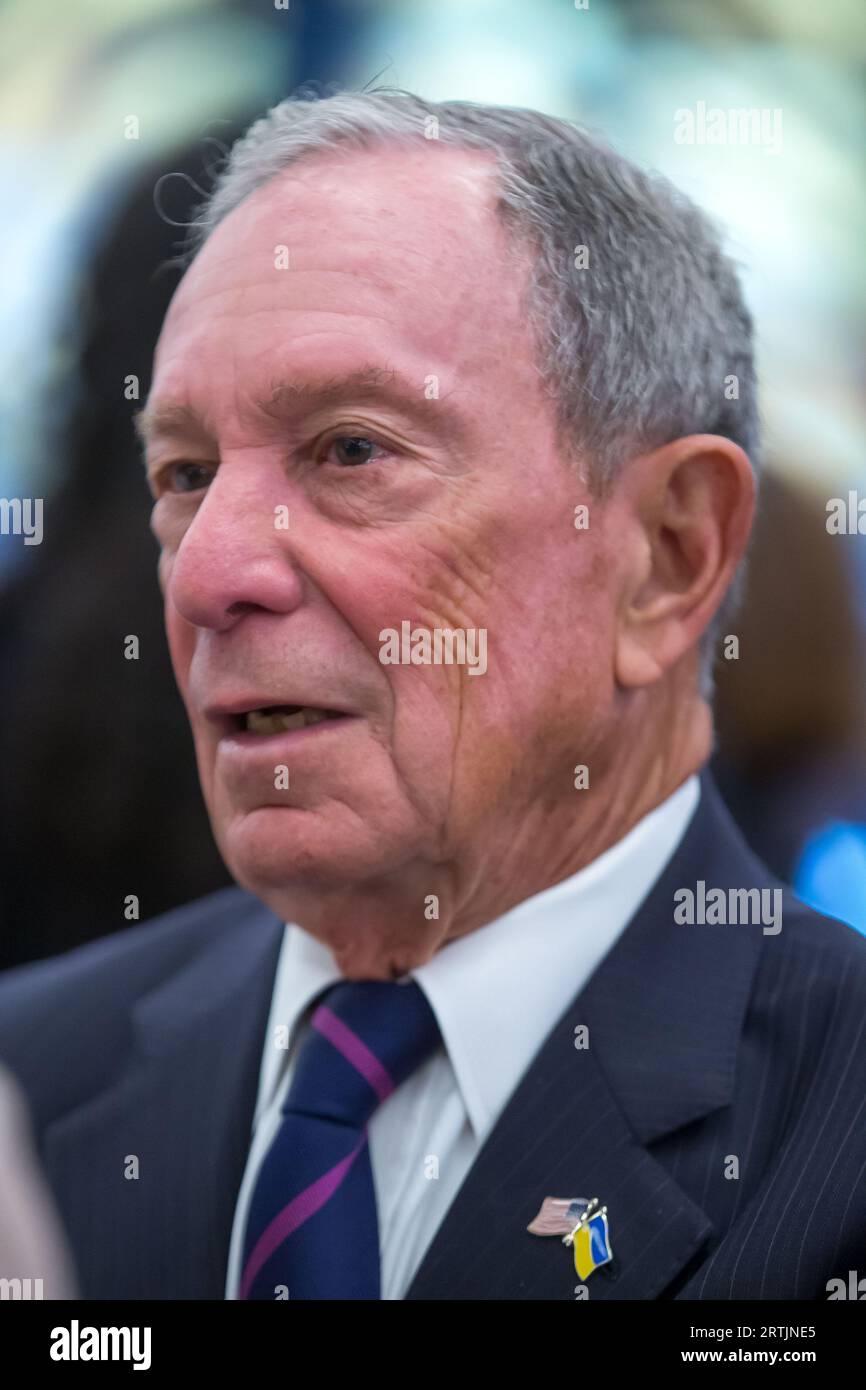 New York City, NY, USA. 13 settembre 2023. L'ex sindaco di New York Michael Bloomberg parla al Perelman Performing Arts Center (PAC NYC) evento stampa di apertura e cerimonia di taglio del nastro il 13 settembre 2023 a New York. Il centro delle arti dello spettacolo, costruito al Ground zero a Lower Manhattan, dovrebbe aprire il 19 settembre 2023, con il primo di cinque concerti incentrati sul tema del rifugio. (Immagine di credito: © William Volcov/ZUMA Press Wire) SOLO USO EDITORIALE! Non per USO commerciale! Foto Stock
