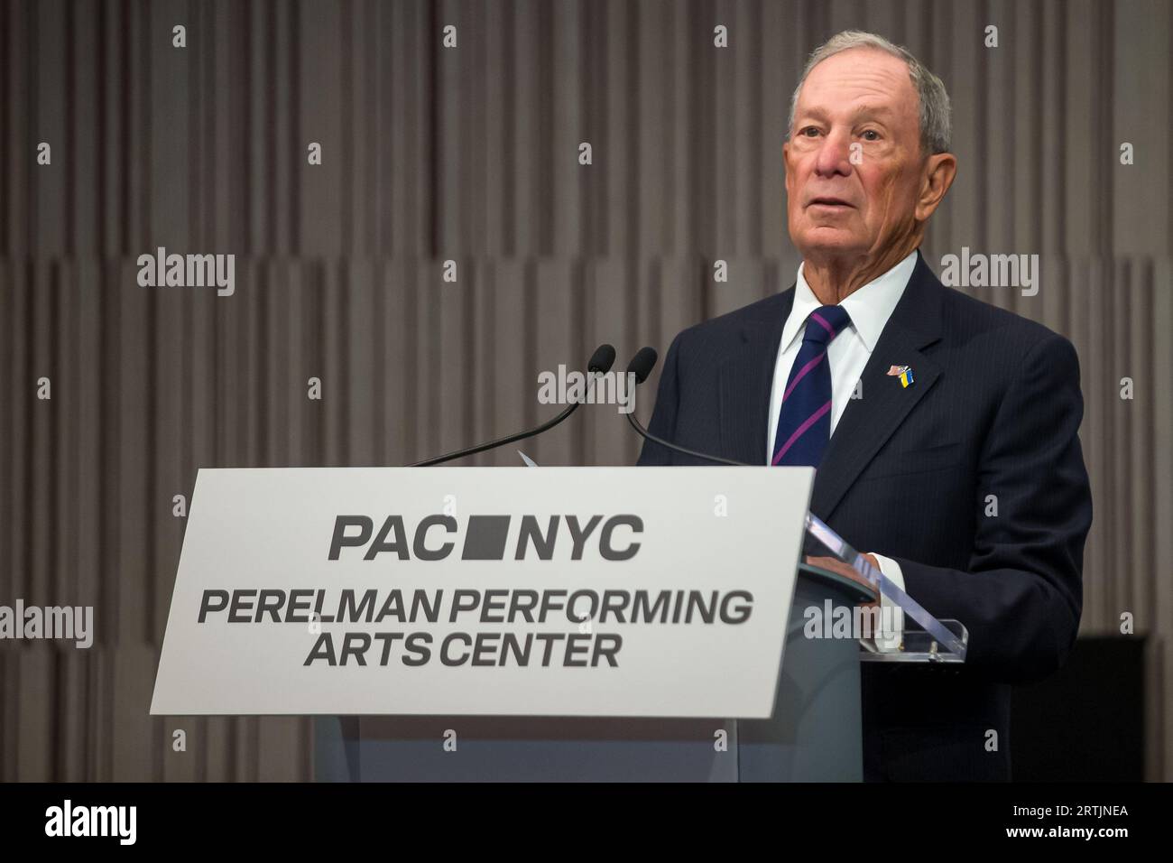 New York City, NY, USA. 13 settembre 2023. L'ex sindaco di New York Michael Bloomberg parla al Perelman Performing Arts Center (PAC NYC) evento stampa di apertura e cerimonia di taglio del nastro il 13 settembre 2023 a New York. Il centro delle arti dello spettacolo, costruito al Ground zero a Lower Manhattan, dovrebbe aprire il 19 settembre 2023, con il primo di cinque concerti incentrati sul tema del rifugio. (Immagine di credito: © William Volcov/ZUMA Press Wire) SOLO USO EDITORIALE! Non per USO commerciale! Foto Stock