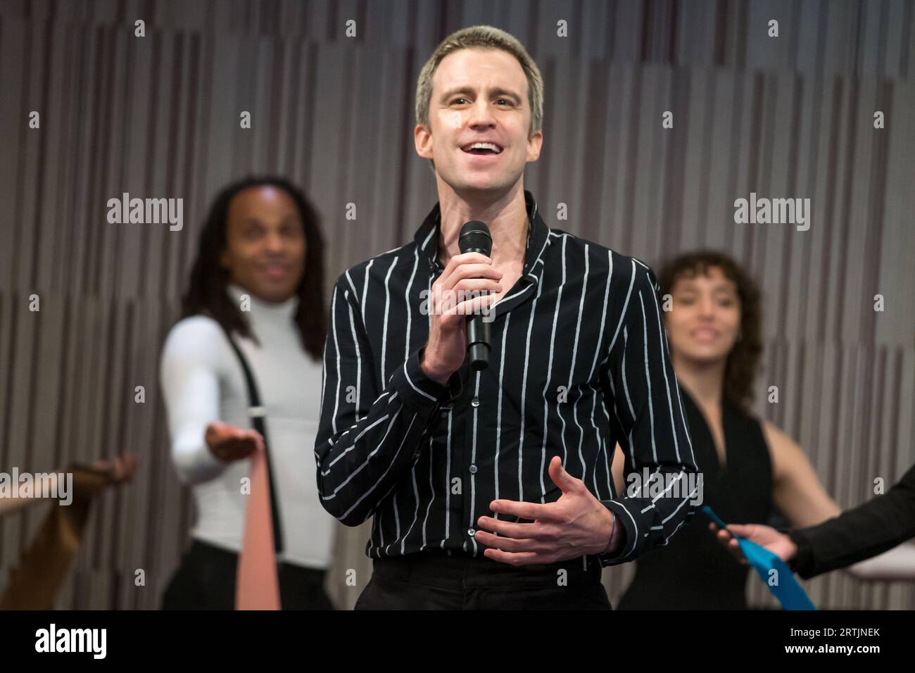 New York City, NY, USA. 13 settembre 2023. Gavin Creel si esibisce durante la cerimonia di taglio del nastro per il Perelman Performing Arts Center a Lower Manhattan, New York, il 13 settembre 2023. Il centro delle arti dello spettacolo, costruito al Ground zero a Lower Manhattan, dovrebbe aprire il 19 settembre 2023, con il primo di cinque concerti incentrati sul tema del rifugio. (Immagine di credito: © William Volcov/ZUMA Press Wire) SOLO USO EDITORIALE! Non per USO commerciale! Foto Stock