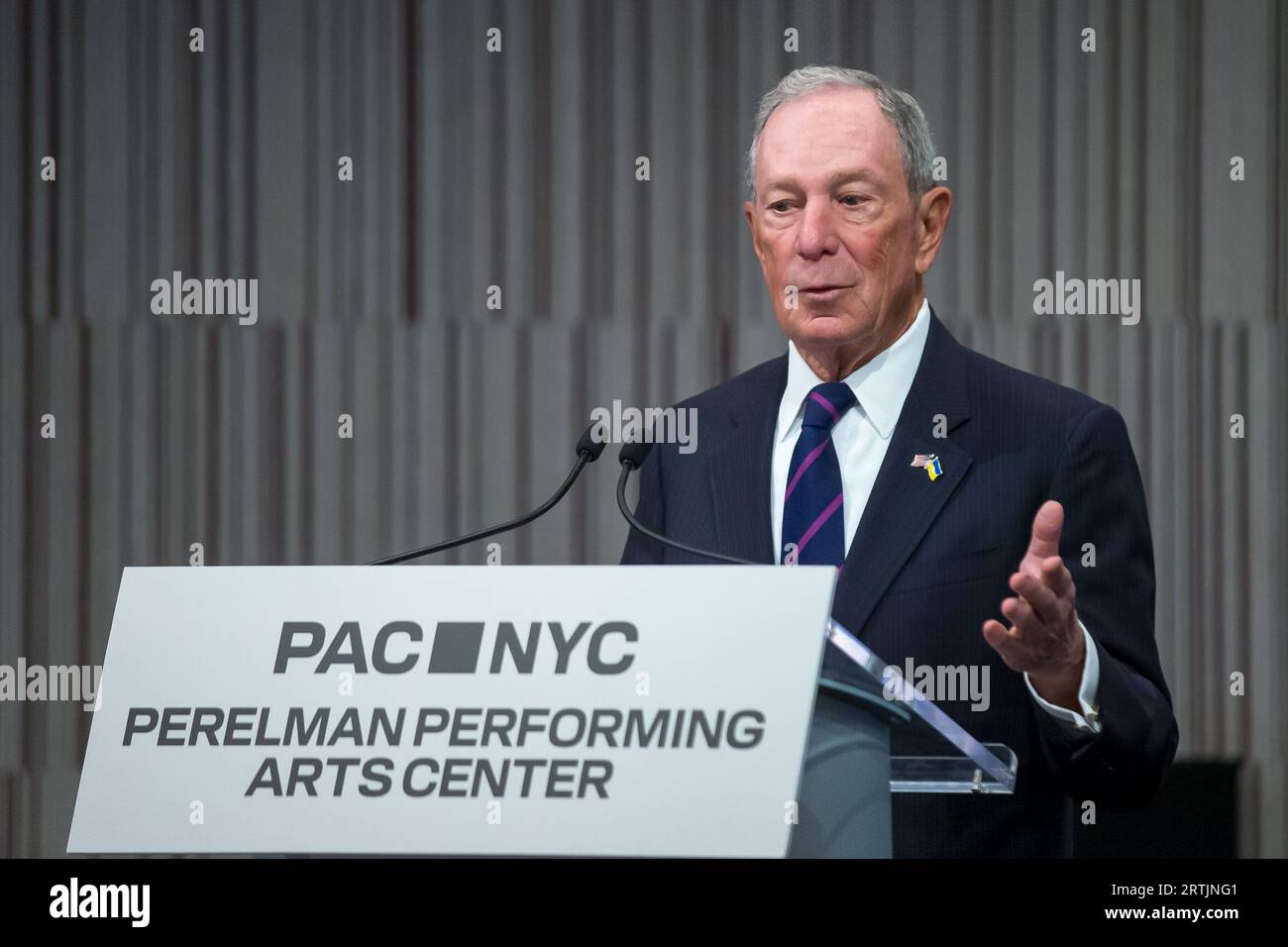 New York City, NY, USA. 13 settembre 2023. L'ex sindaco di New York Michael Bloomberg parla al Perelman Performing Arts Center (PAC NYC) evento stampa di apertura e cerimonia di taglio del nastro il 13 settembre 2023 a New York. Il centro delle arti dello spettacolo, costruito al Ground zero a Lower Manhattan, dovrebbe aprire il 19 settembre 2023, con il primo di cinque concerti incentrati sul tema del rifugio. (Immagine di credito: © William Volcov/ZUMA Press Wire) SOLO USO EDITORIALE! Non per USO commerciale! Foto Stock