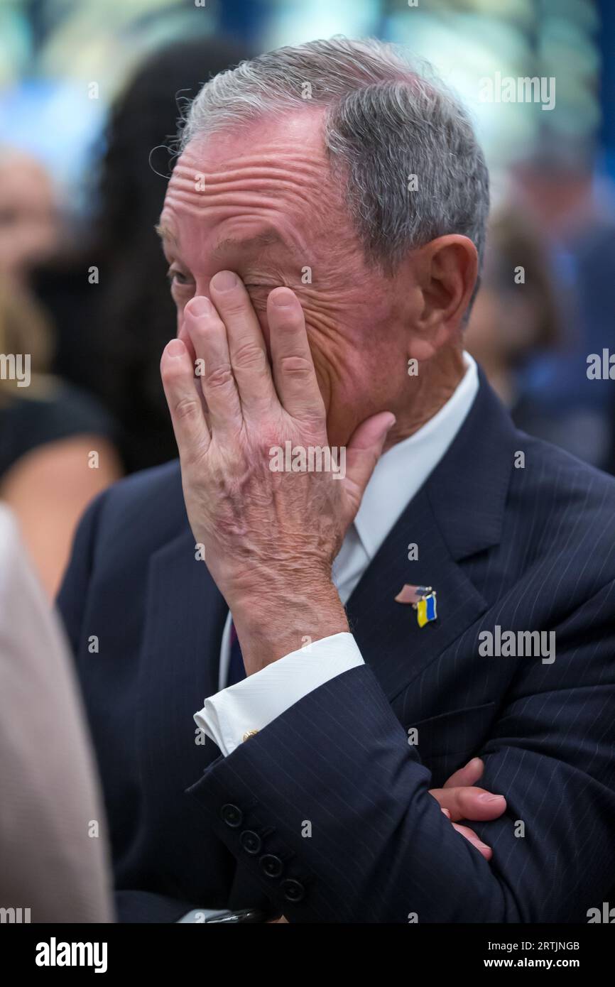 New York City, NY, USA. 13 settembre 2023. L'ex sindaco di New York Michael Bloomberg parla al Perelman Performing Arts Center (PAC NYC) evento stampa di apertura e cerimonia di taglio del nastro il 13 settembre 2023 a New York. Il centro delle arti dello spettacolo, costruito al Ground zero a Lower Manhattan, dovrebbe aprire il 19 settembre 2023, con il primo di cinque concerti incentrati sul tema del rifugio. (Immagine di credito: © William Volcov/ZUMA Press Wire) SOLO USO EDITORIALE! Non per USO commerciale! Foto Stock