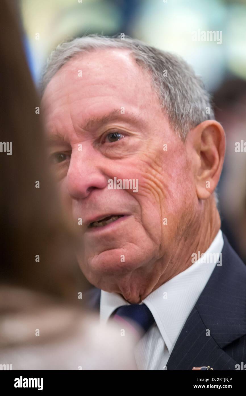 New York City, NY, USA. 13 settembre 2023. L'ex sindaco di New York Michael Bloomberg parla al Perelman Performing Arts Center (PAC NYC) evento stampa di apertura e cerimonia di taglio del nastro il 13 settembre 2023 a New York. Il centro delle arti dello spettacolo, costruito al Ground zero a Lower Manhattan, dovrebbe aprire il 19 settembre 2023, con il primo di cinque concerti incentrati sul tema del rifugio. (Immagine di credito: © William Volcov/ZUMA Press Wire) SOLO USO EDITORIALE! Non per USO commerciale! Foto Stock