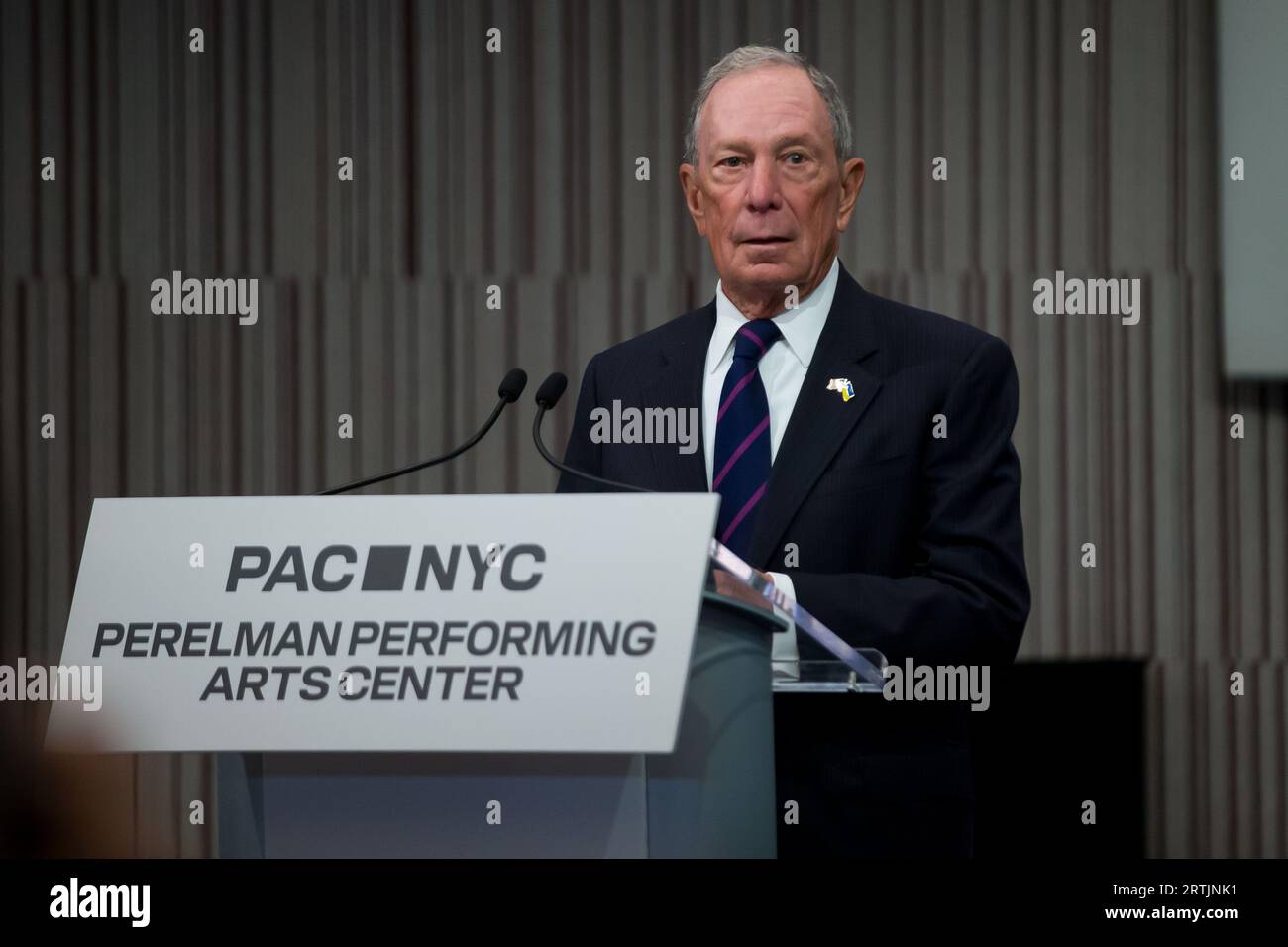 New York City, NY, USA. 13 settembre 2023. L'ex sindaco di New York Michael Bloomberg parla al Perelman Performing Arts Center (PAC NYC) evento stampa di apertura e cerimonia di taglio del nastro il 13 settembre 2023 a New York. Il centro delle arti dello spettacolo, costruito al Ground zero a Lower Manhattan, dovrebbe aprire il 19 settembre 2023, con il primo di cinque concerti incentrati sul tema del rifugio. (Immagine di credito: © William Volcov/ZUMA Press Wire) SOLO USO EDITORIALE! Non per USO commerciale! Foto Stock