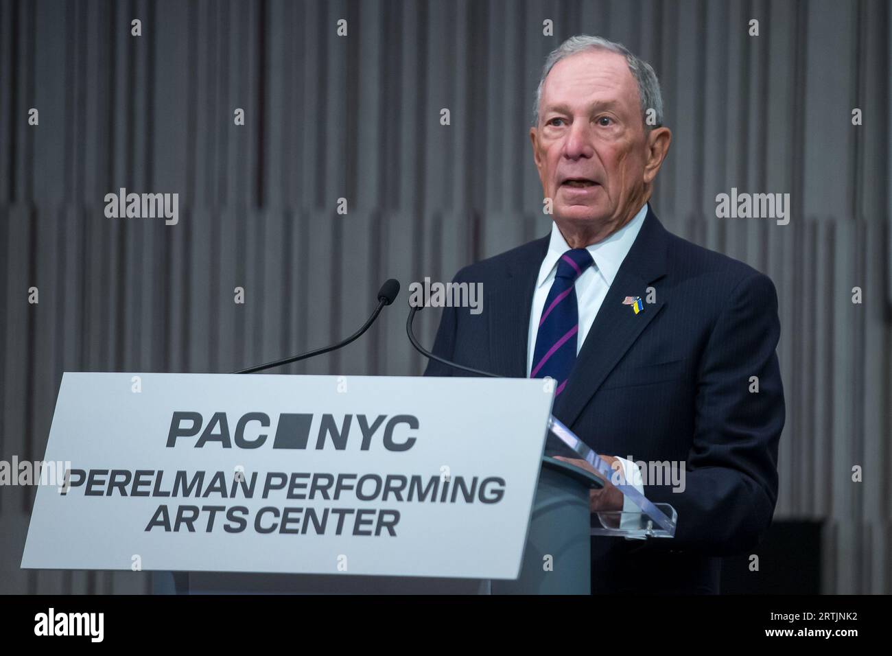 New York City, NY, USA. 13 settembre 2023. L'ex sindaco di New York Michael Bloomberg parla al Perelman Performing Arts Center (PAC NYC) evento stampa di apertura e cerimonia di taglio del nastro il 13 settembre 2023 a New York. Il centro delle arti dello spettacolo, costruito al Ground zero a Lower Manhattan, dovrebbe aprire il 19 settembre 2023, con il primo di cinque concerti incentrati sul tema del rifugio. (Immagine di credito: © William Volcov/ZUMA Press Wire) SOLO USO EDITORIALE! Non per USO commerciale! Foto Stock