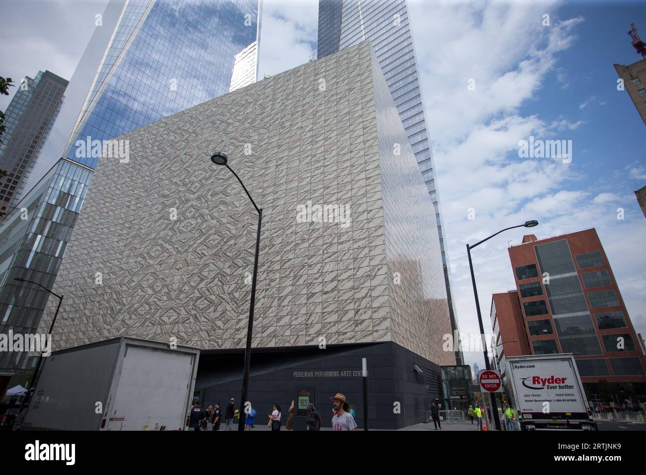 New York City, NY, USA. 13 settembre 2023. Visita il Perelman Performing Arts Center a Lower Manhattan, New York, il 13 settembre 2023. Il centro delle arti dello spettacolo, costruito al Ground zero a Lower Manhattan, dovrebbe aprire il 19 settembre 2023, con il primo di cinque concerti incentrati sul tema del rifugio. (Immagine di credito: © William Volcov/ZUMA Press Wire) SOLO USO EDITORIALE! Non per USO commerciale! Foto Stock