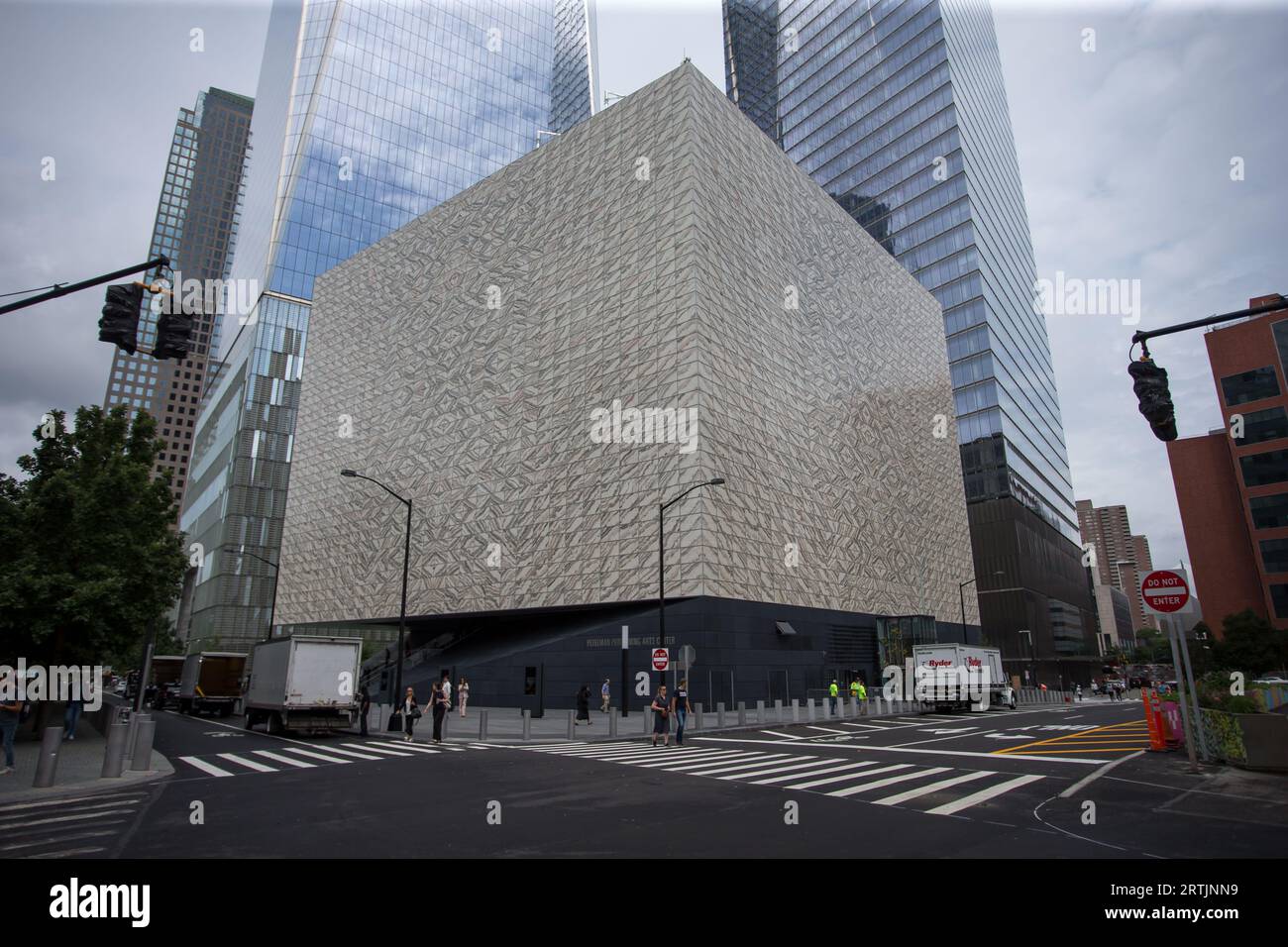 New York City, NY, USA. 13 settembre 2023. Visita il Perelman Performing Arts Center a Lower Manhattan, New York, il 13 settembre 2023. Il centro delle arti dello spettacolo, costruito al Ground zero a Lower Manhattan, dovrebbe aprire il 19 settembre 2023, con il primo di cinque concerti incentrati sul tema del rifugio. (Immagine di credito: © William Volcov/ZUMA Press Wire) SOLO USO EDITORIALE! Non per USO commerciale! Foto Stock