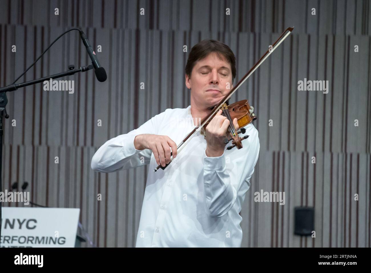 New York City, NY, USA. 13 settembre 2023. Gavin Creel si esibisce durante la cerimonia di taglio del nastro per il Perelman Performing Arts Center a Lower Manhattan, New York, il 13 settembre 2023. Il centro delle arti dello spettacolo, costruito al Ground zero a Lower Manhattan, dovrebbe aprire il 19 settembre 2023, con il primo di cinque concerti incentrati sul tema del rifugio. (Immagine di credito: © William Volcov/ZUMA Press Wire) SOLO USO EDITORIALE! Non per USO commerciale! Foto Stock