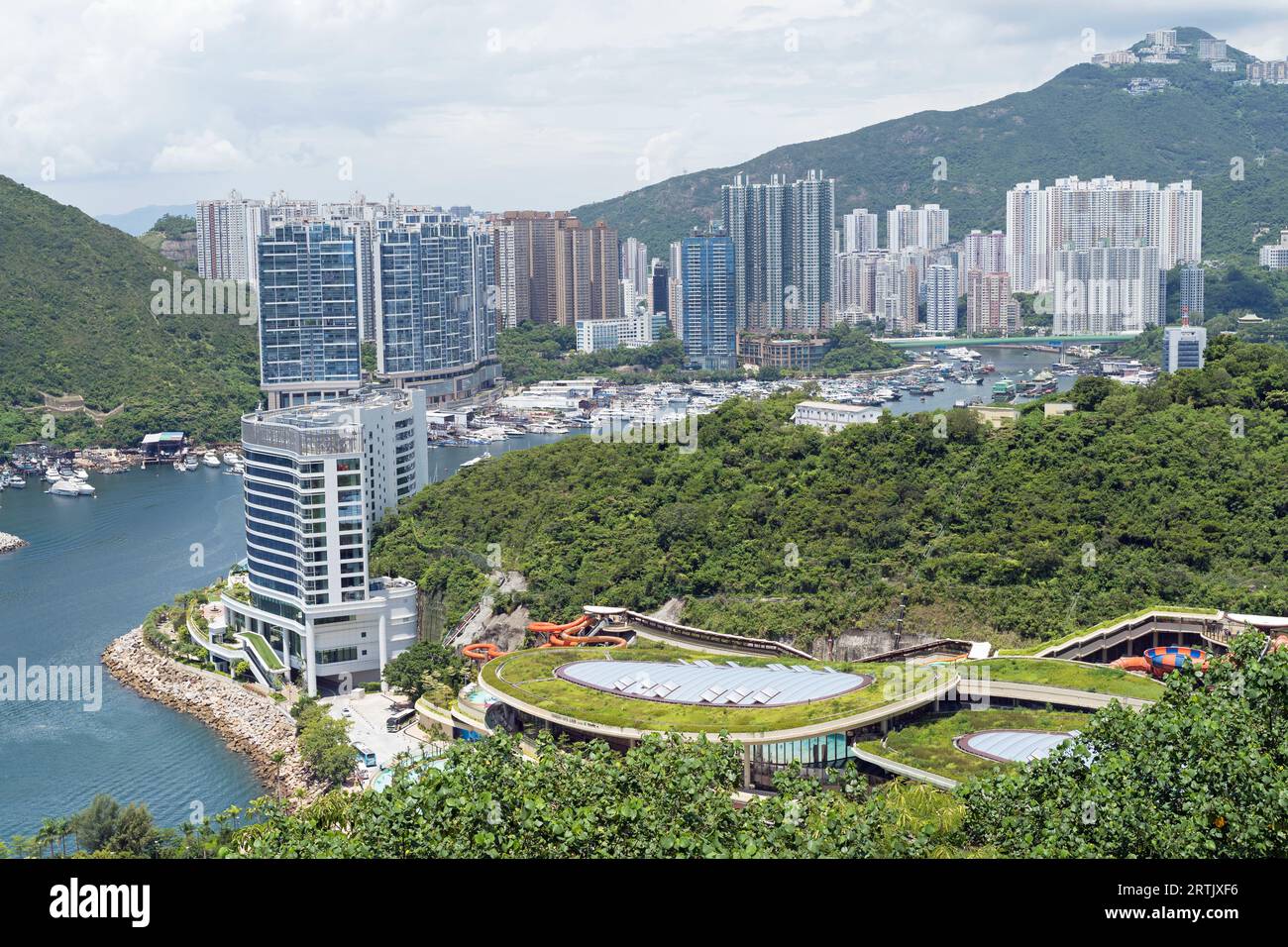 Isola di AP lei Chau nel distretto meridionale di Hong Kong in una giornata di sole. Hong Kong - 25 agosto 2023 Foto Stock