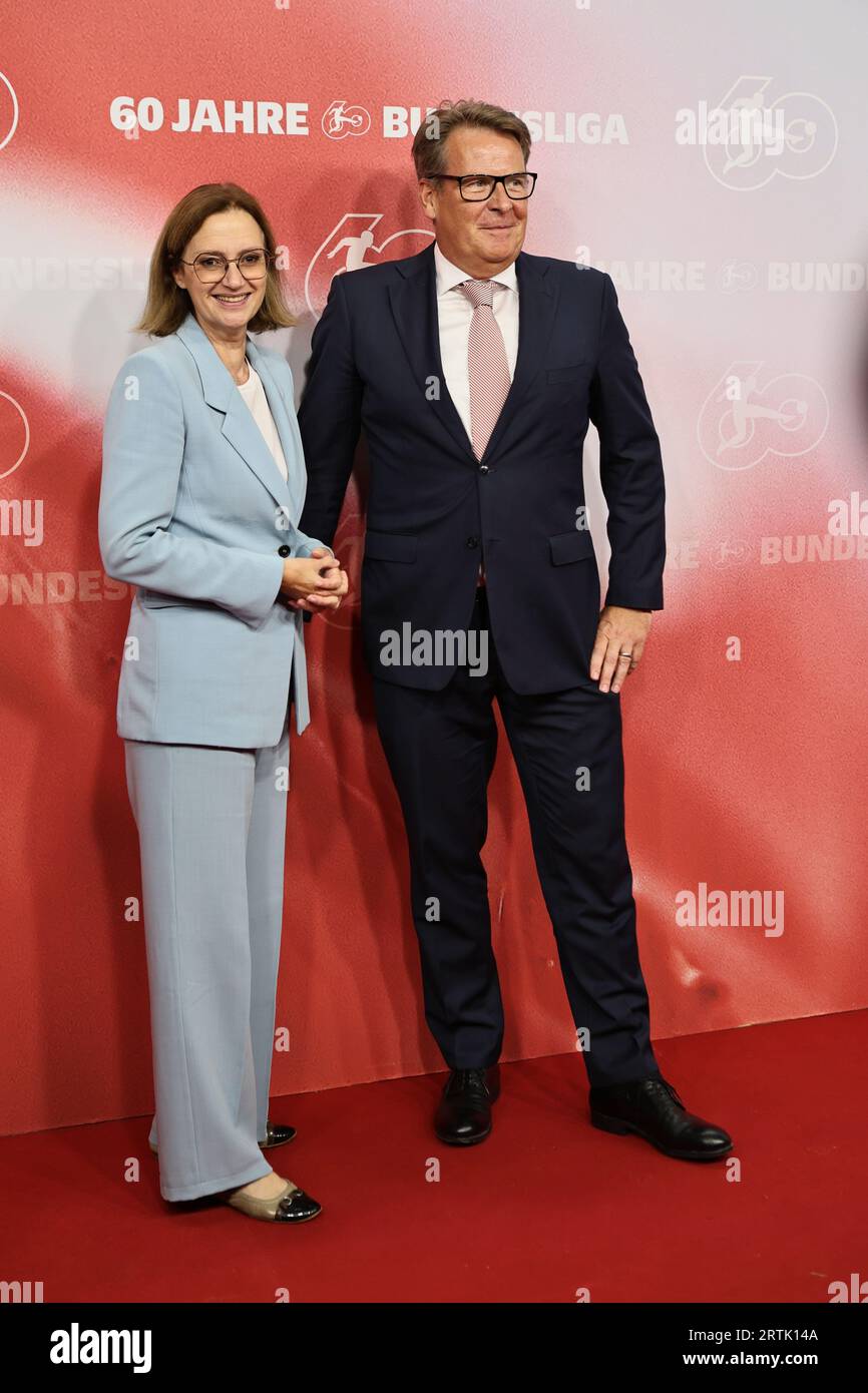 Berlino, Germania, 13 settembre 2023, Bettina Schausten e Thomas Fuhrmann partecipano al gala "60 anni della Bundesliga" al Tempodrom. Sven Sstruck/Alamy Live News Foto Stock