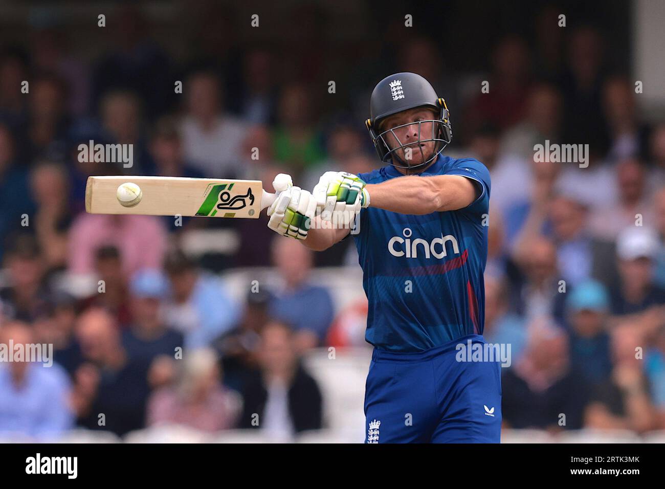 Londra, Regno Unito. 13 settembre 2023. L'Inghilterra batte Jos Buttler mentre l'Inghilterra affronta la nuova Zelanda nella terza Metro Bank One Day International al Kia Oval Credit: David Rowe/Alamy Live News Foto Stock