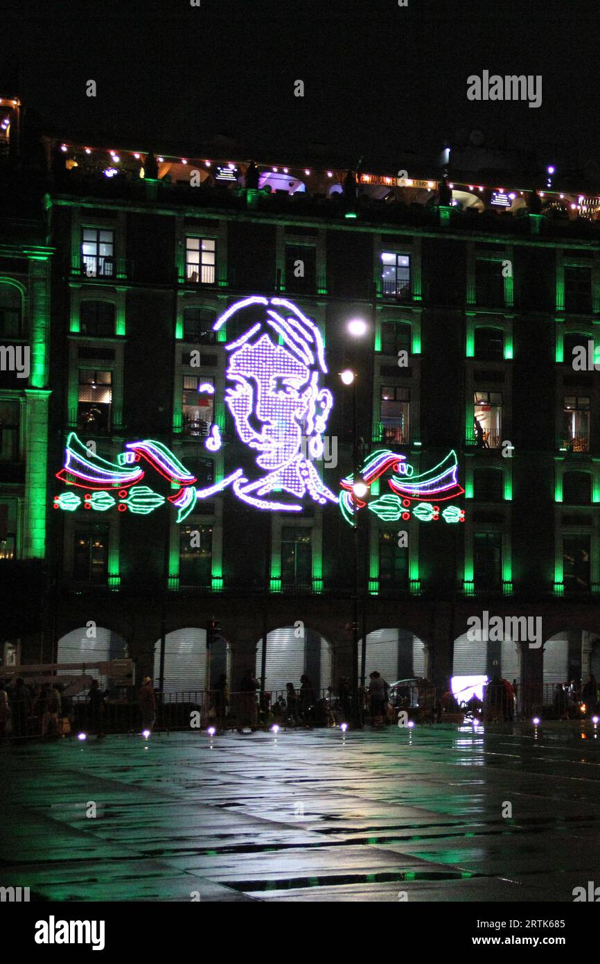 Città del Messico, Messico - 6 settembre 2023: Illuminata dal grido d'indipendenza nella Plaza de la Constitucion Zocalo del centro storico Foto Stock