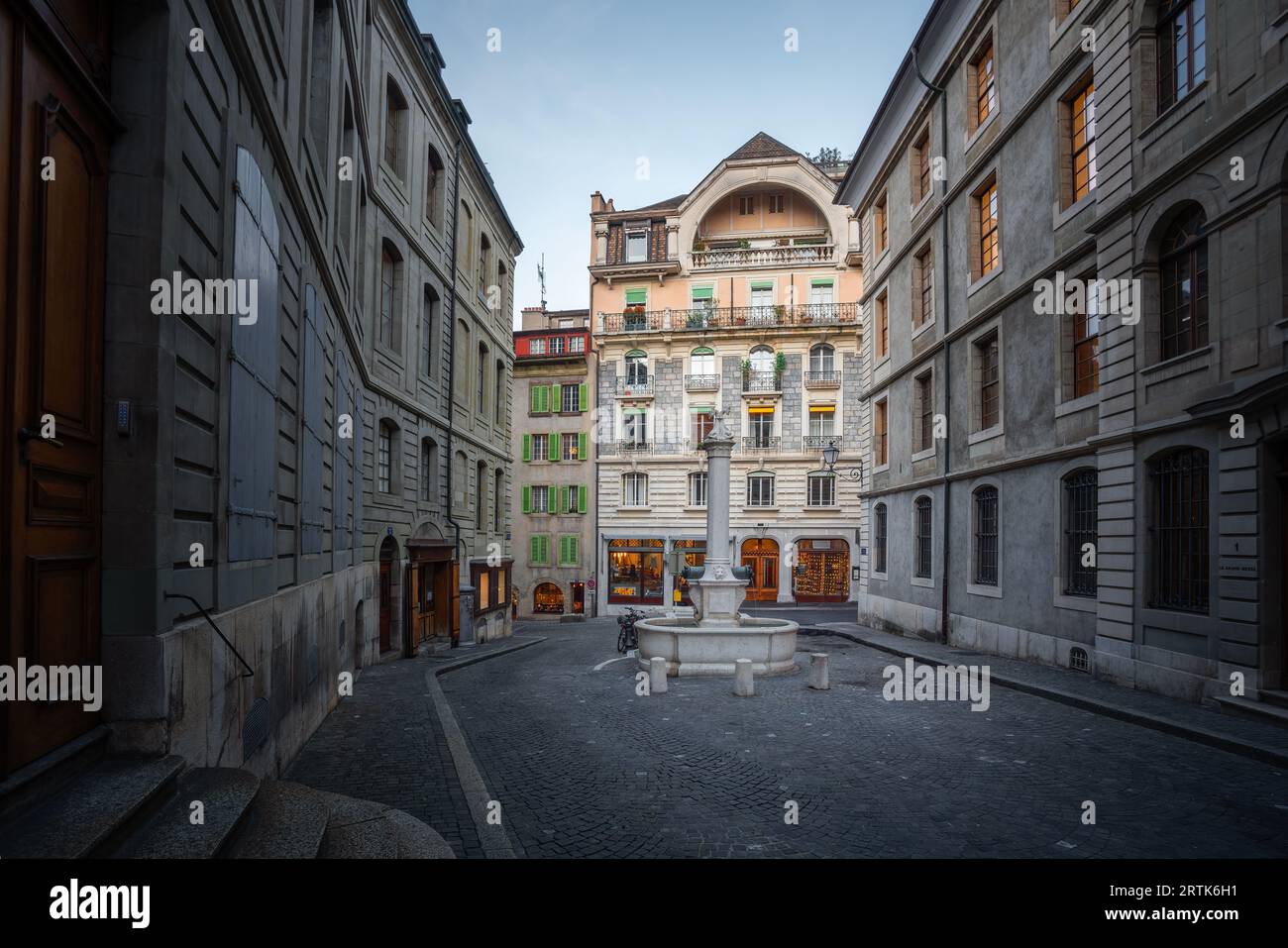 Place du Grand-Mezel Square con Fontana - Ginevra, Svizzera Foto Stock
