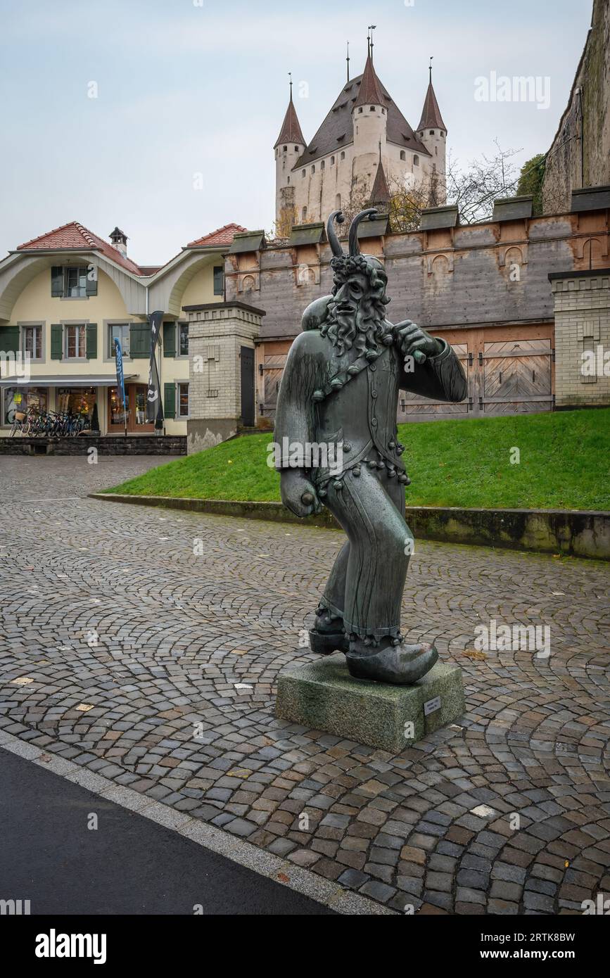 Fulehung The Court Statua di Jester e Castello di Thun - Thun, Svizzera Foto Stock