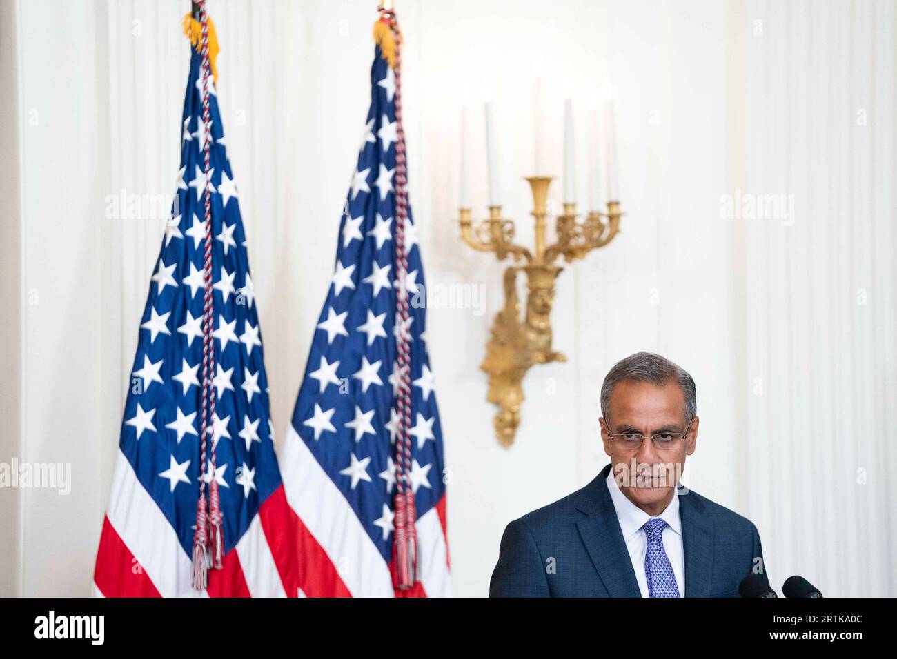 Washington, Stati Uniti. 13 settembre 2023. Il Vice Segretario del Dipartimento di Stato degli Stati Uniti Richard Verma parla durante la cerimonia della Medaglia Internazionale delle Arti 2023 nella sala Est della Casa Bianca a Washington DC mercoledì 13 settembre 2023. Il premio, selezionato dal Dipartimento di Stato degli Stati Uniti come parte del programma Art in Embassies, onora coloro che hanno contribuito a promuovere gli sforzi di diplomazia culturale in tutto il mondo. Foto di Bonnie Cash/UPI credito: UPI/Alamy Live News Foto Stock