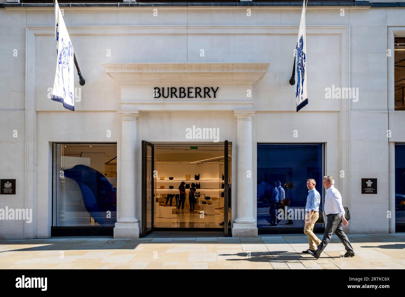 The Burberry Store a New Bond Street, Londra, Regno Unito. Foto Stock