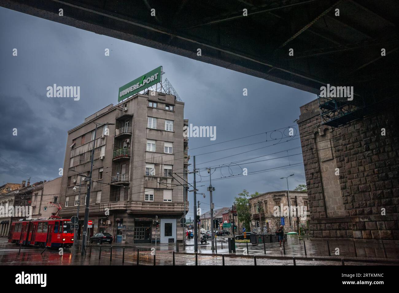 Foto del crocevia di Brace Krsmanovic e Karadjordjeva Street a belgrado, Serbia, nel distretto di Savamala. Savamala è un vicino urbano Foto Stock