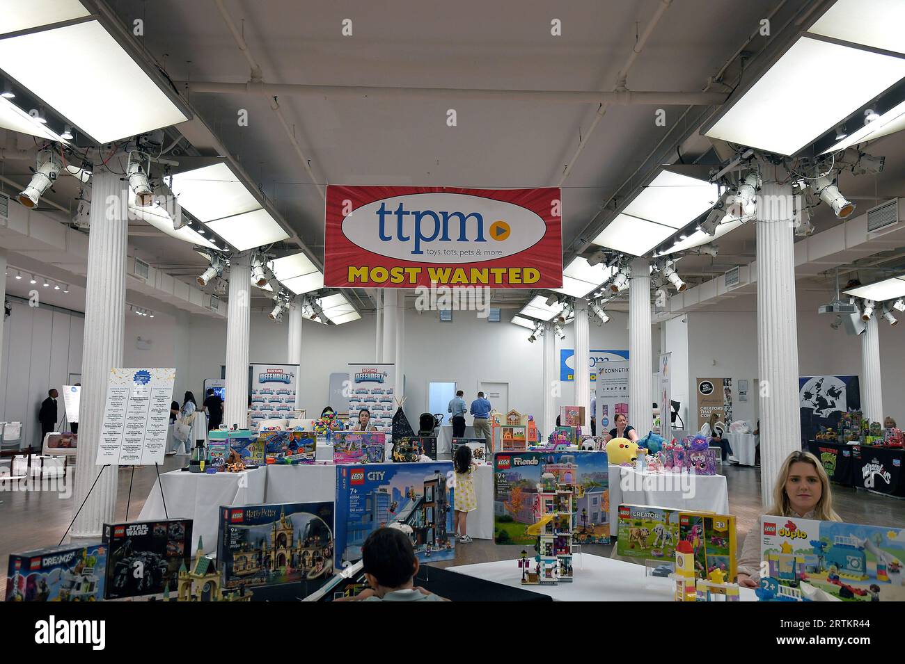 New York, USA. 13 settembre 2023. Veduta della mostra festiva TTPM (Toy, Tots, Pets & More) tenutasi presso il Metropolitan Pavilion, New York, New York, il 13 settembre 2023. La mostra mostra mostra giocattoli per il gioco interattivo di produttori di giocattoli grandi e piccoli. (Foto di Anthony Behar/Sipa USA) credito: SIPA USA/Alamy Live News Foto Stock