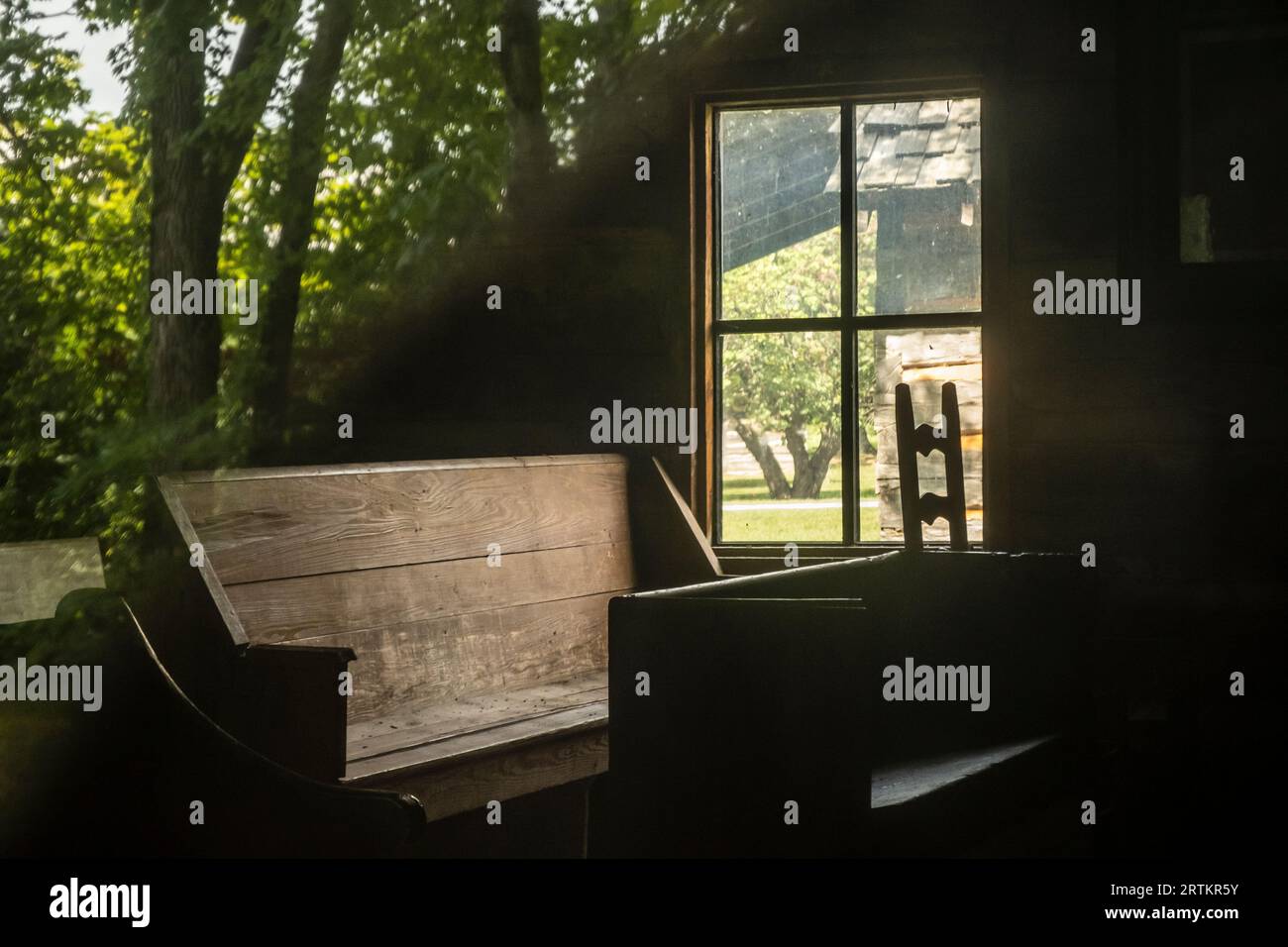 La torba di legno in una cappella di legno americana del XIX secolo Foto Stock