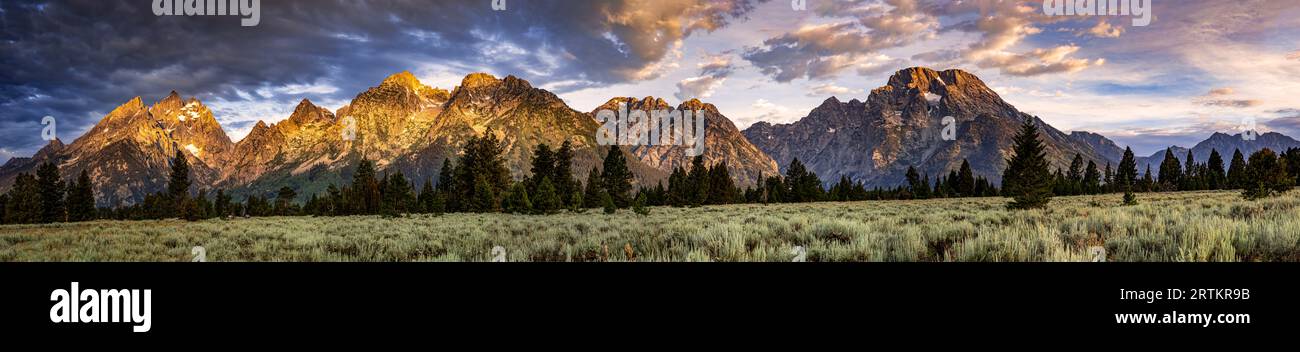 WY05782-00...WYOMING - luce mattutina sulla Teton Range nel Grand Teton National Park. Foto Stock