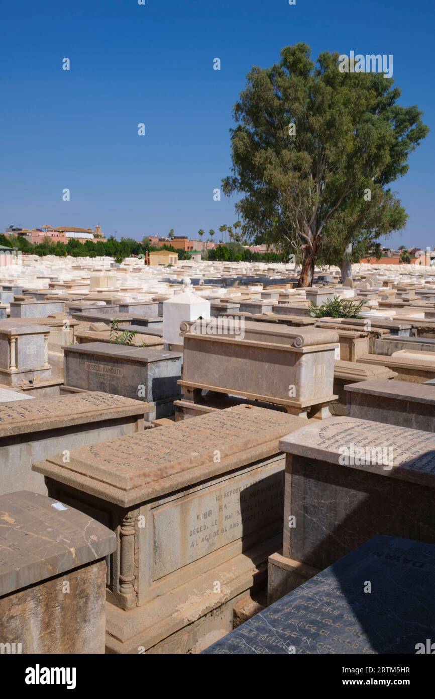 Marocco: Beth Mo'ed le'kol Chai o Cimitero ebraico di Marrakech (Cimitero di Miaara), Medina di Marrakech, Marrakech. Il cimitero di Miaara è il più grande cimitero ebraico del Marocco e risale al 1537 d.C. (5297 nel calendario ebraico), anche se si pensa che l'area sia stata utilizzata per le sepolture ebraiche fin dal XII secolo. Foto Stock