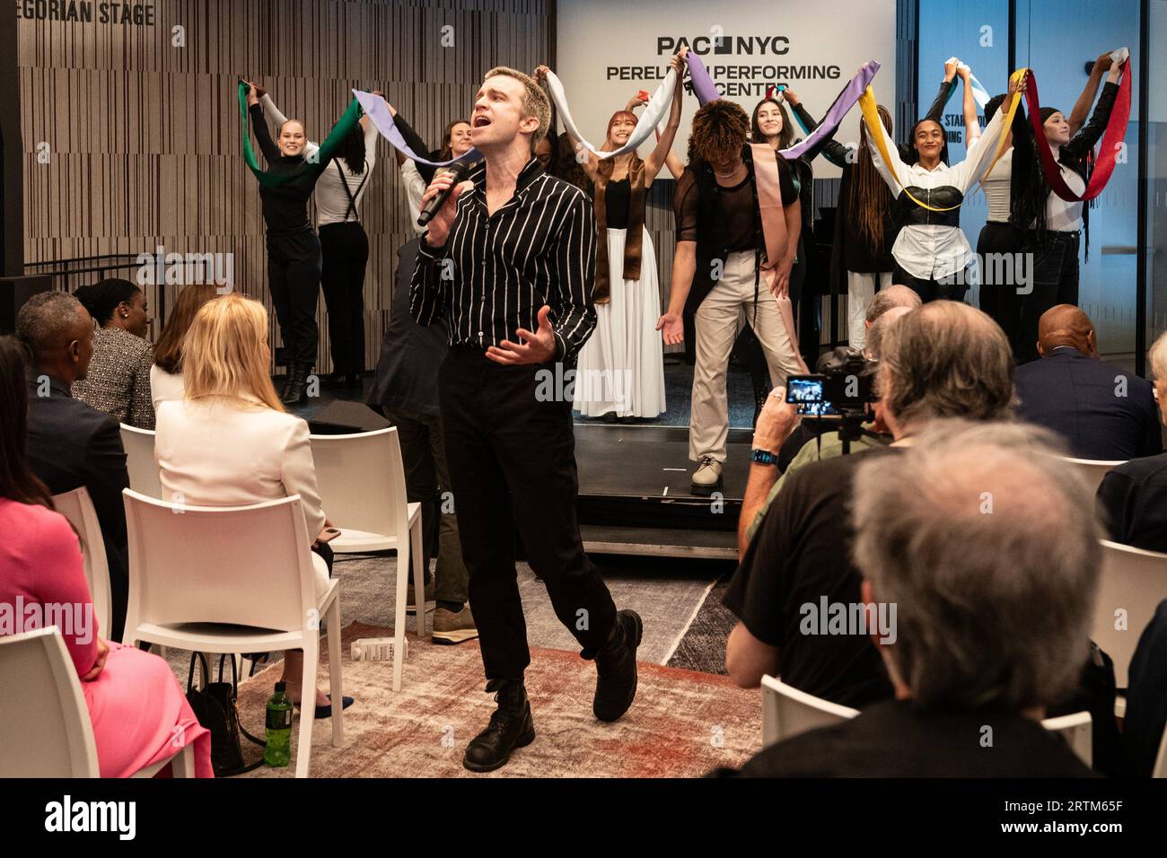 Gavin Creel si esibisce durante l'apertura dell'evento stampa del Perelman Performing Arts Center e il taglio del nastro a New York il 13 settembre 2023 Foto Stock