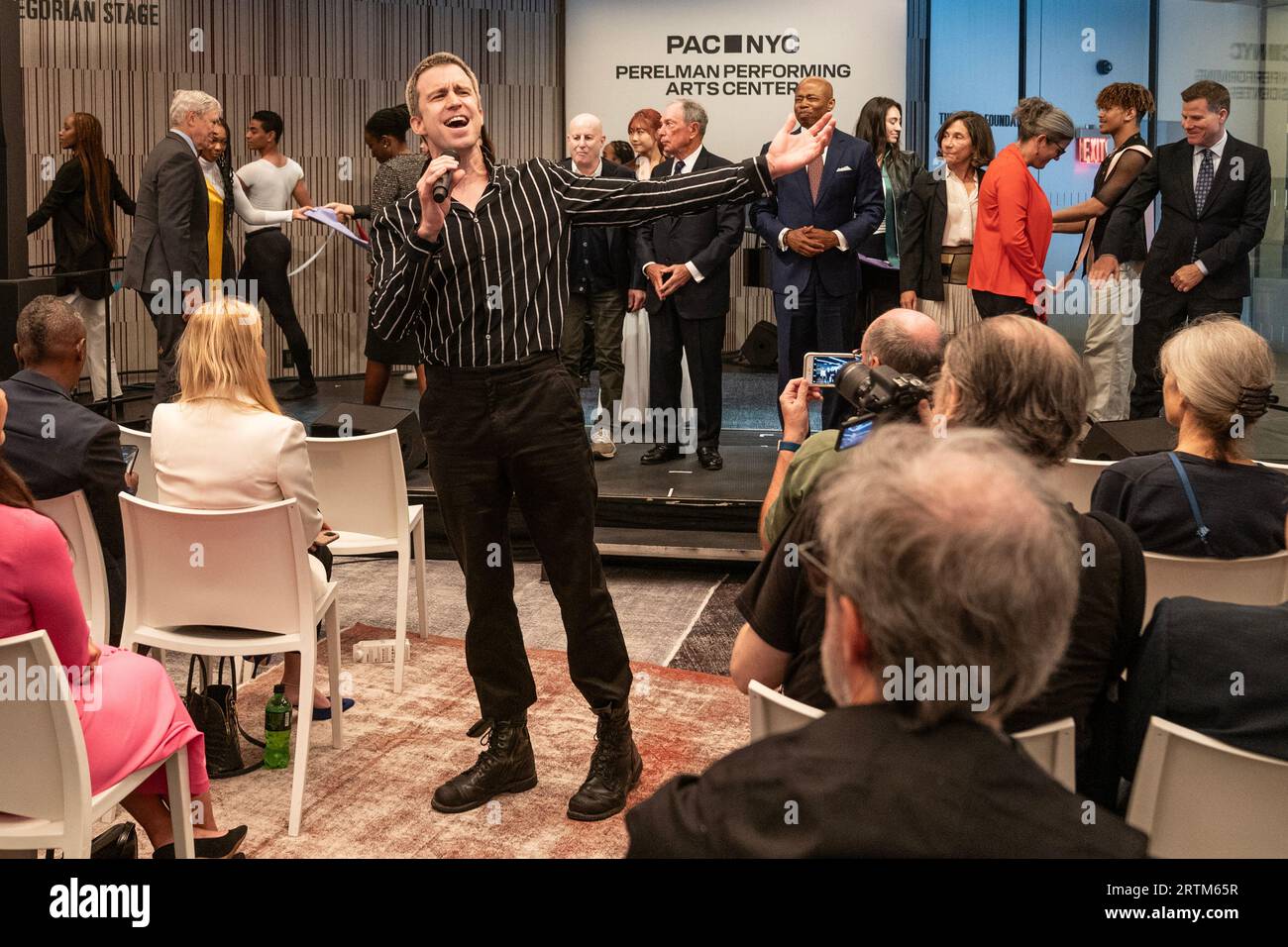 Gavin Creel si esibisce durante l'apertura dell'evento stampa del Perelman Performing Arts Center e il taglio del nastro a New York il 13 settembre 2023 Foto Stock