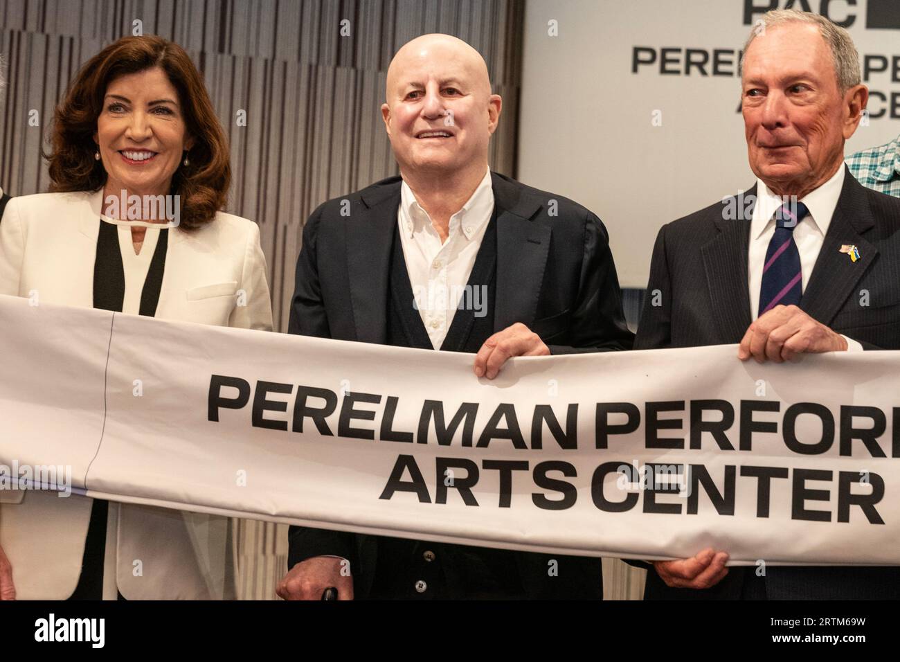Kathy Hochul, Ron Perelman, Michael Bloomberg partecipano all'apertura dell'evento stampa Perelman Performing Arts Center e al taglio del nastro a New York il 13 settembre 2023 Foto Stock