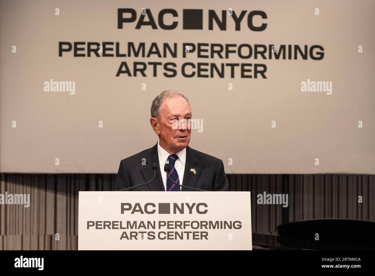 Michael Bloomberg parla dell'apertura dell'evento stampa del Perelman Performing Arts Center e del taglio del nastro a New York il 13 settembre 2023 Foto Stock