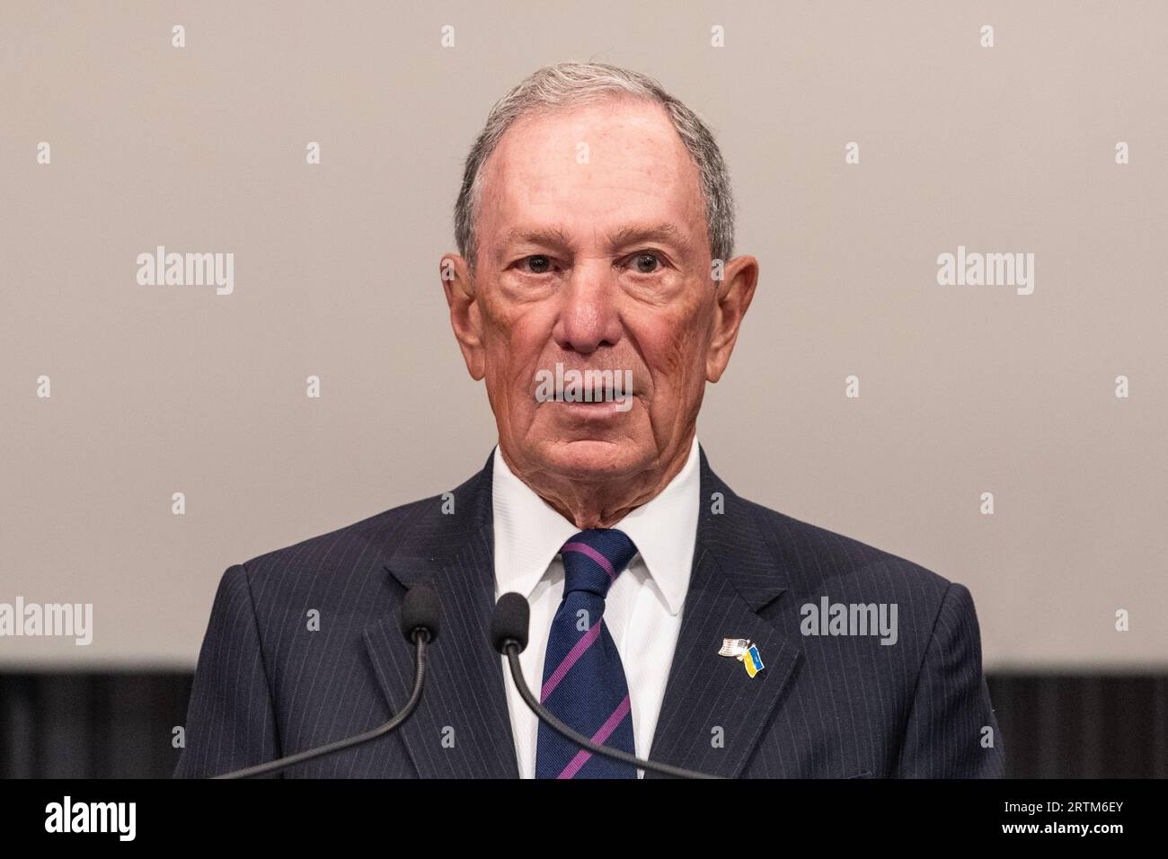 Michael Bloomberg parla durante l'apertura dell'evento stampa del Perelman Performing Arts Center e del taglio del nastro a New York il 13 settembre 2023 Foto Stock