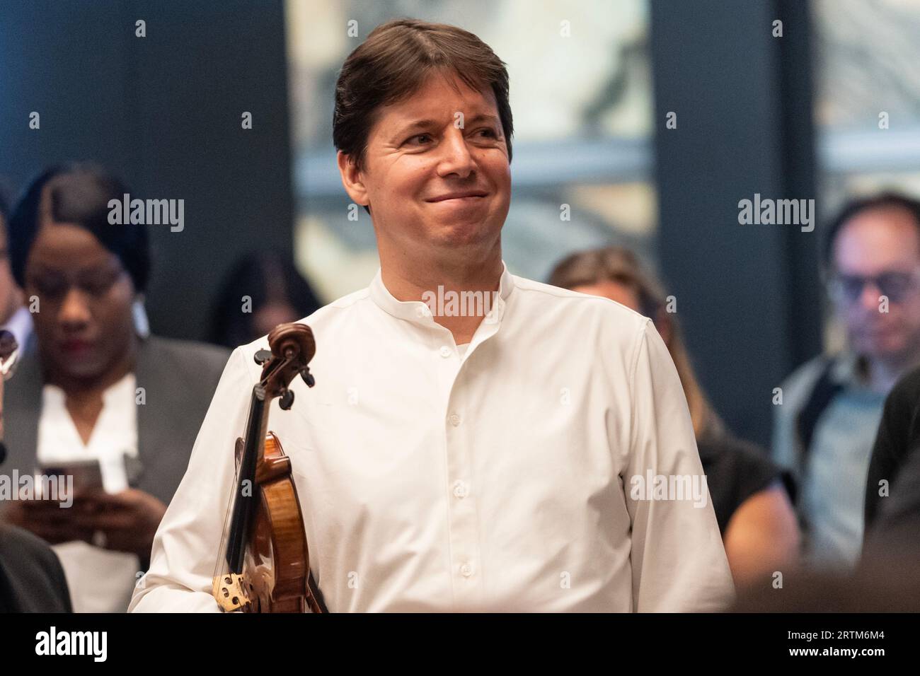 Joshua Bell partecipa all'apertura dell'evento stampa del Perelman Performing Arts Center e al taglio del nastro a New York il 13 settembre 2023 Foto Stock