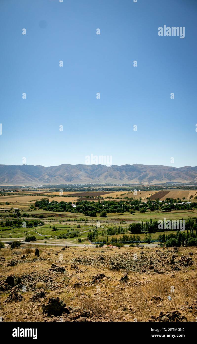 Vista dall'alto della natura del Kazakistan meridionale, delle montagne e della natura Foto Stock