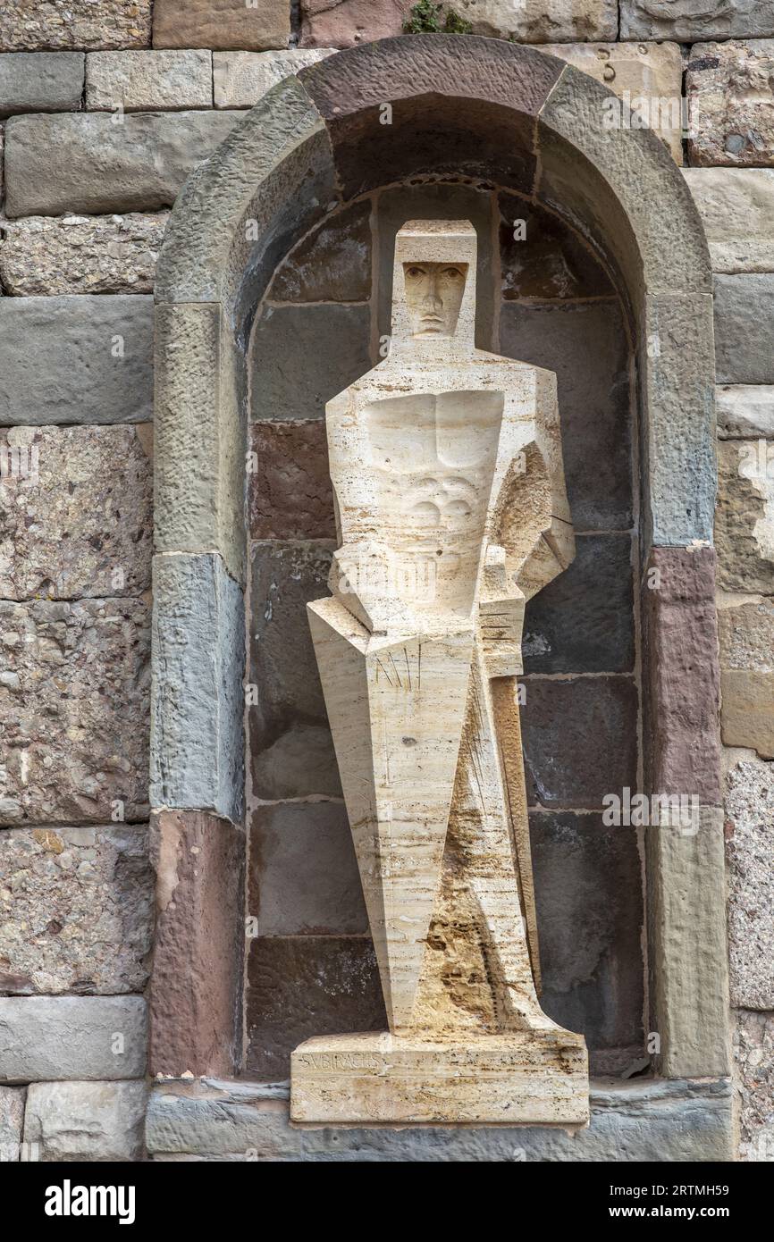 Monastero di Montserrat, Catalogna, Spagna. Statua che simboleggia l'identità nazionale, Avui 1976-1986 Foto Stock