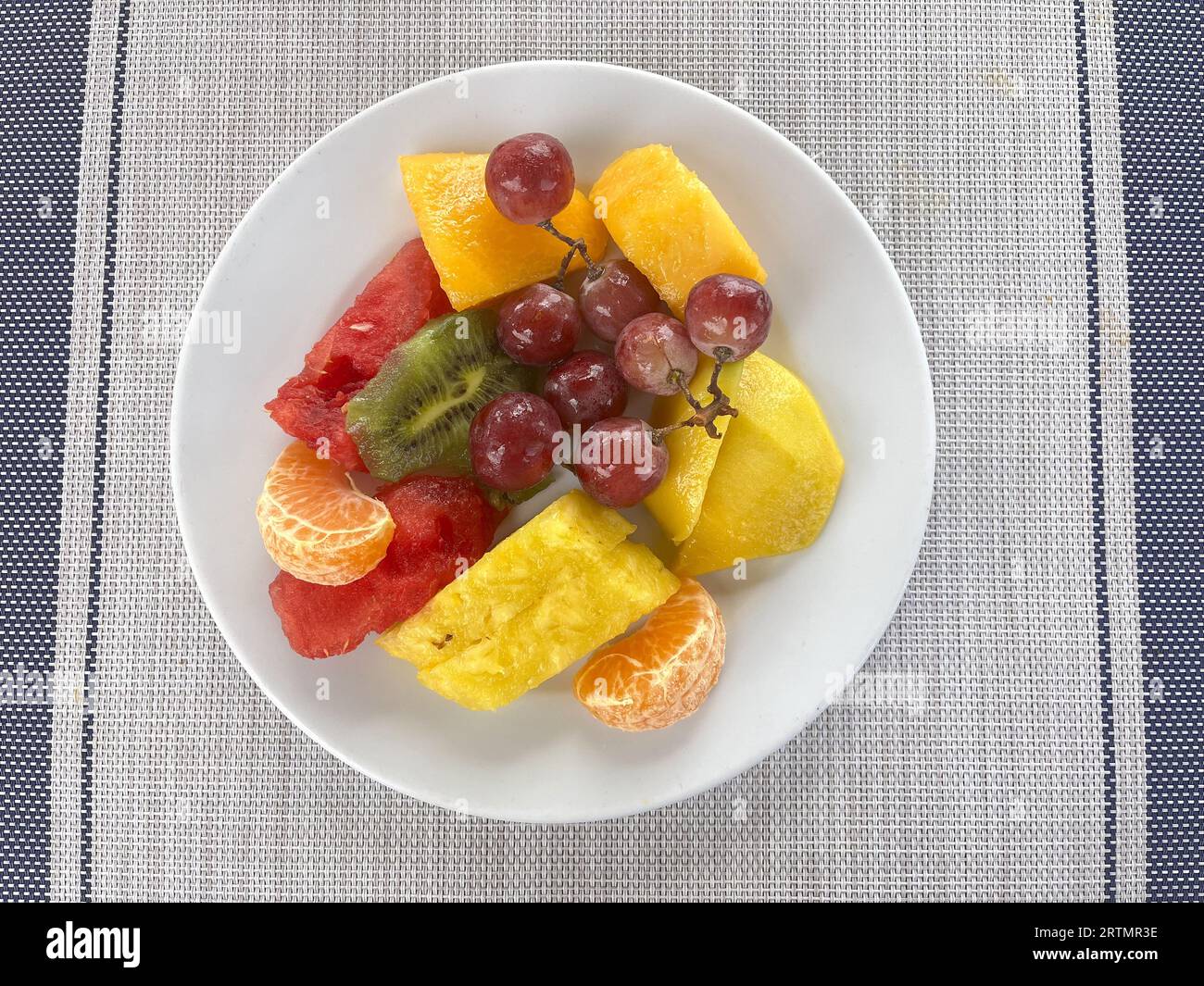 Piatto di frutta in un ristorante a Ndayane, Senegal Foto Stock