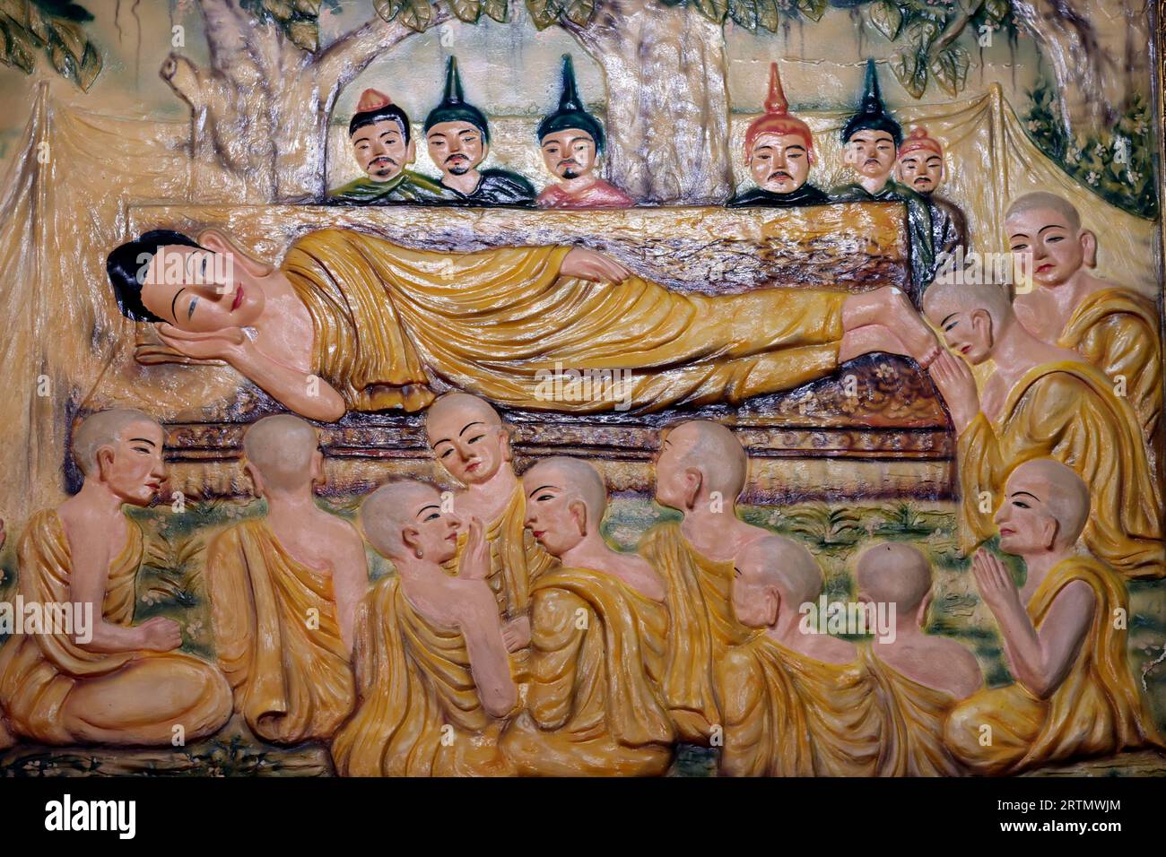 Tempio buddista. Buddha sdraiato. L'ultimo Nirvana. Il Buddha entrò in meditazione e poi morì. Vung Tau. Vietnam. Foto Stock