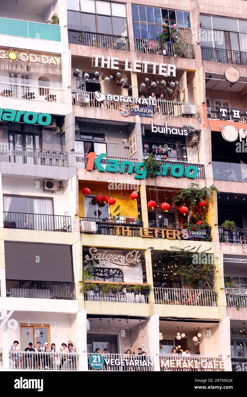 Il Cafe Apartment, una vecchia casa residenziale trasformata in un centro di caffetterie. Ho chi Minh. Vietnam. Foto Stock