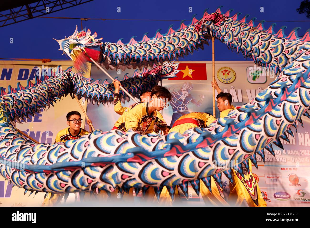 Dragon Dance Performers, Capodanno cinese. Ho chi Minh. Vietnam. Foto Stock